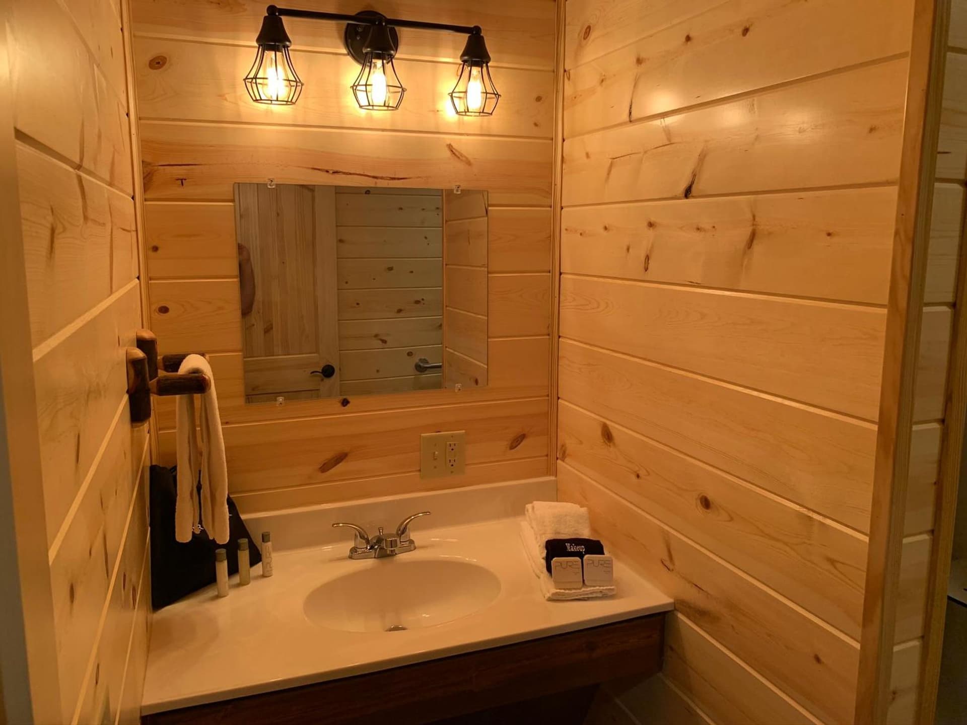 Waterview Lodge by Amish Country Lodging gallery photo in Millersburg, OH — image 25