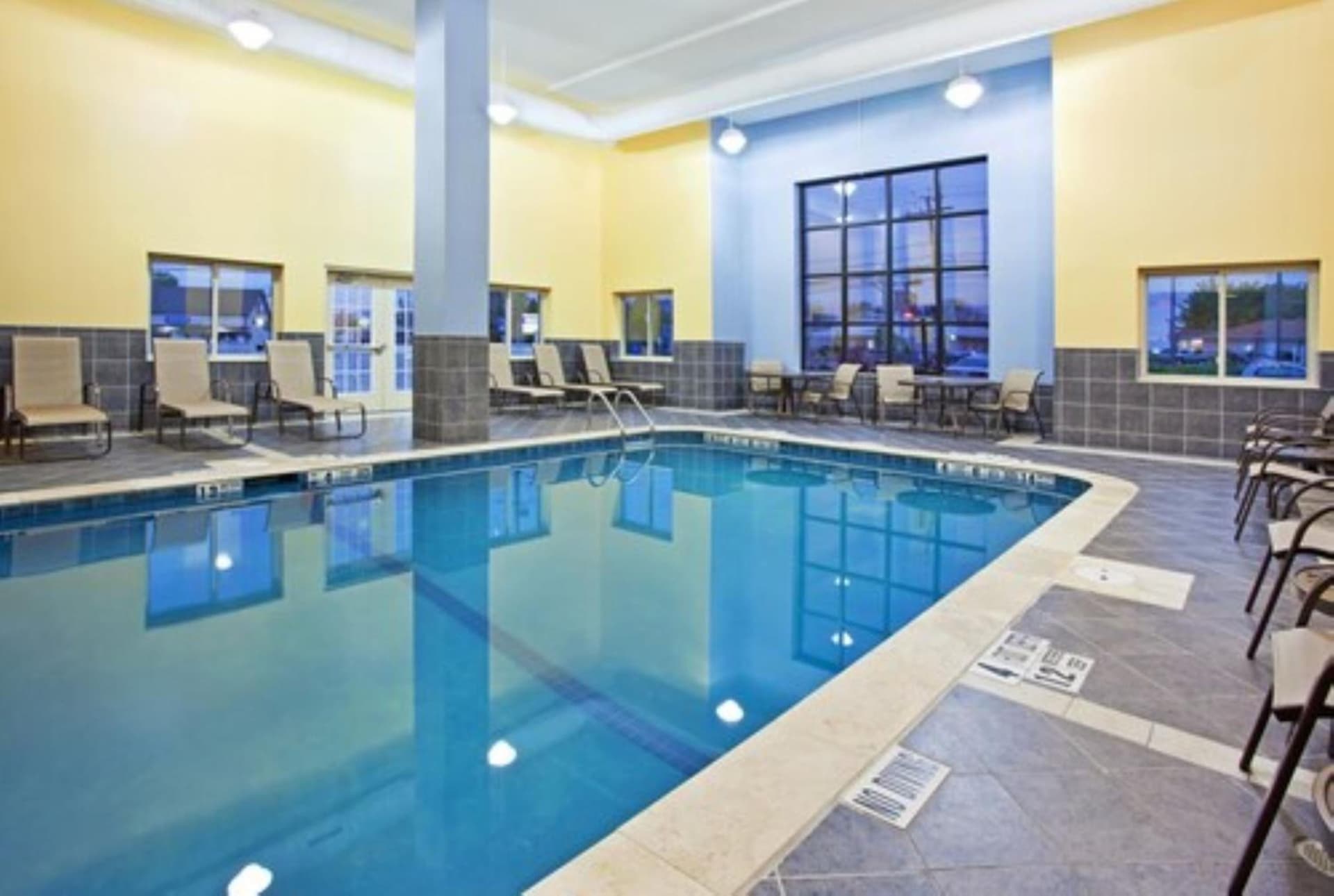 Holiday Inn Express & Suites Niagara Falls by IHG gallery photo in Niagara Falls, NY — image 22