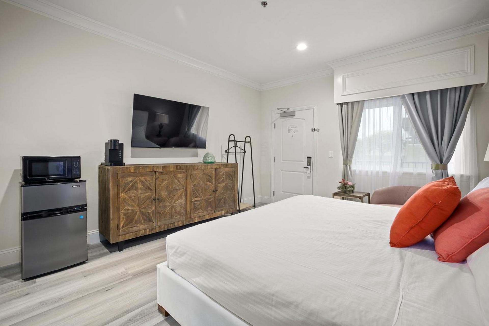 Hotel Huntington interior in Duarte, CA — gallery photo 2
