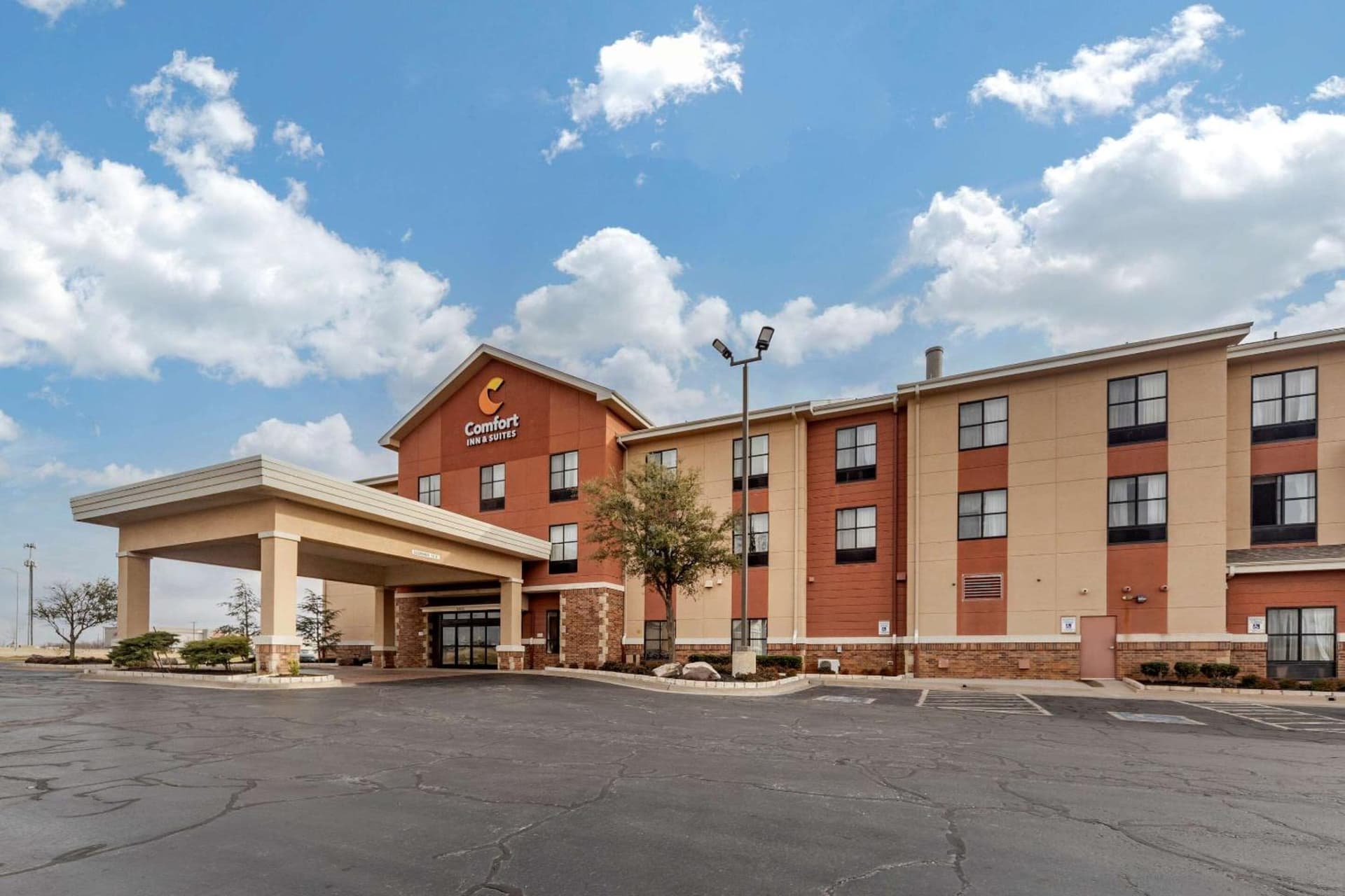 Spark by Hilton Shawnee interior in Shawnee, OK — gallery photo 2
