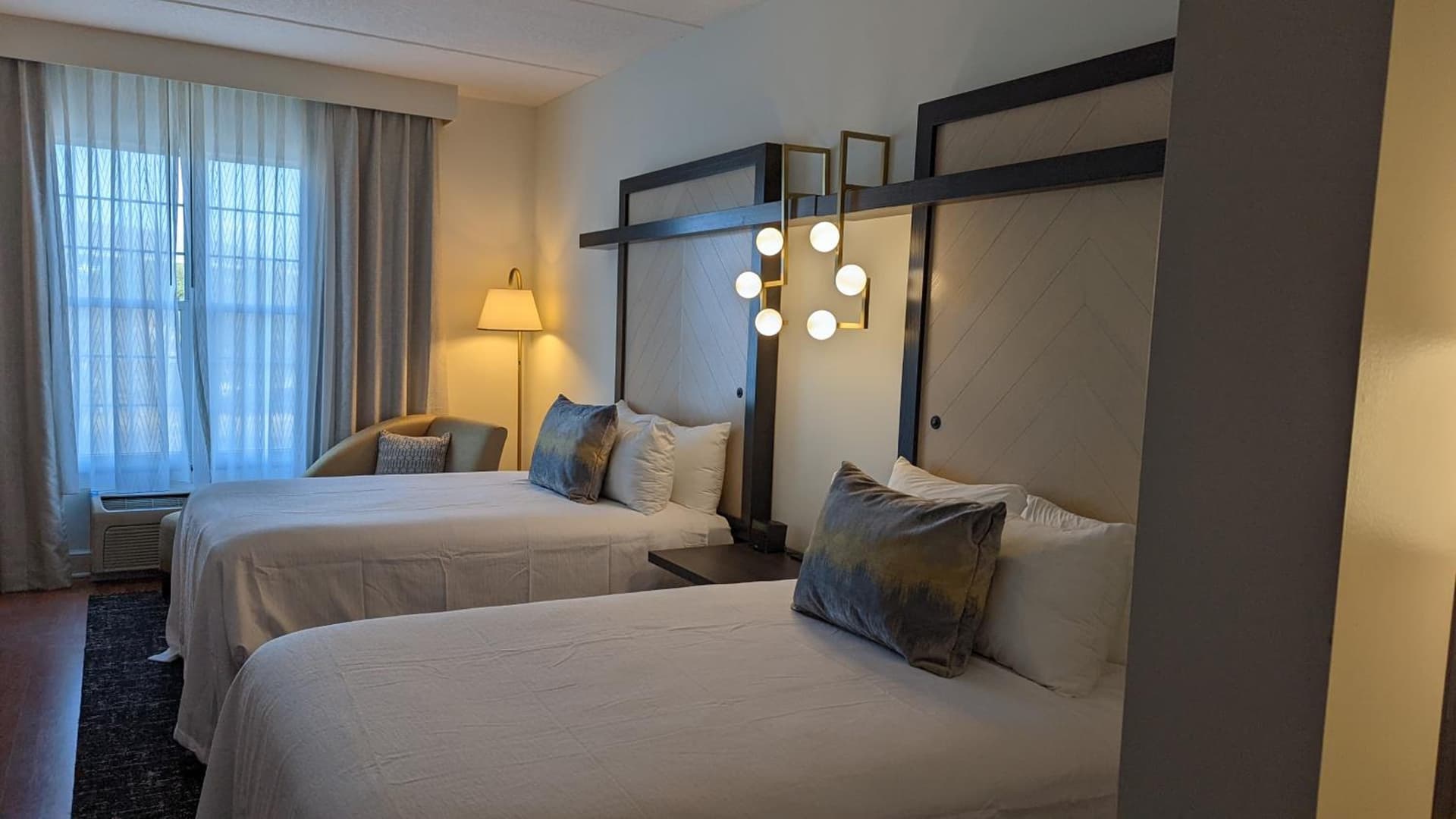 Hotel Indigo Jacksonville-Deerwood Park by IHG interior in Jacksonville, FL — gallery photo 2