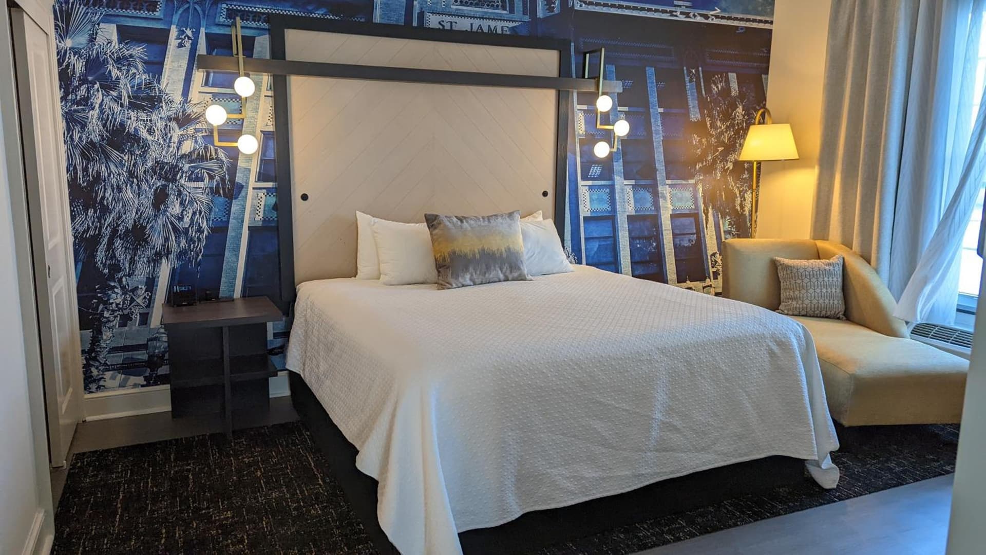 Hotel Indigo Jacksonville-Deerwood Park by IHG gallery photo in Jacksonville, FL — image 9