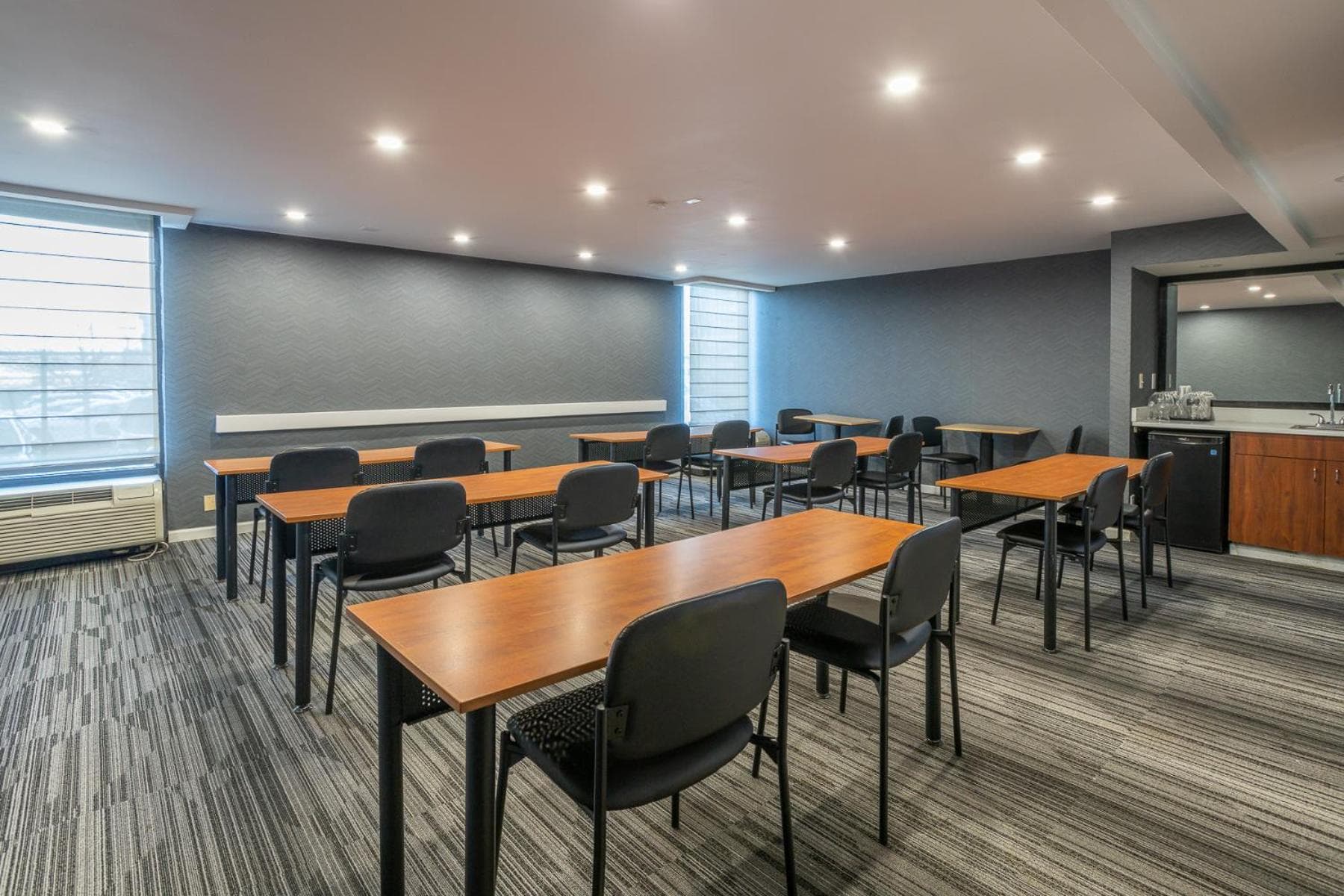 Holiday Inn Express - Newark Airport - Elizabeth by IHG gallery photo in Elizabeth, NJ — image 21