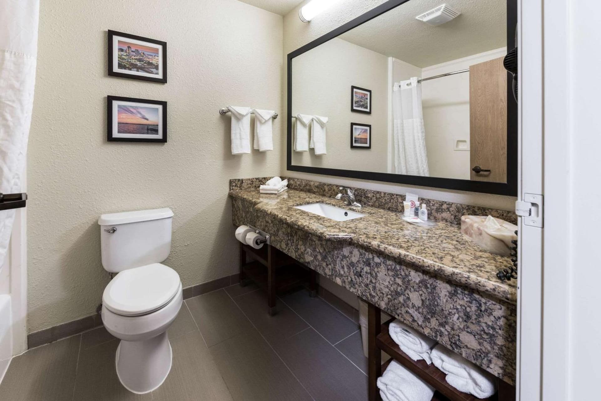 Comfort Suites Monroe gallery photo in Monroe, LA — image 48