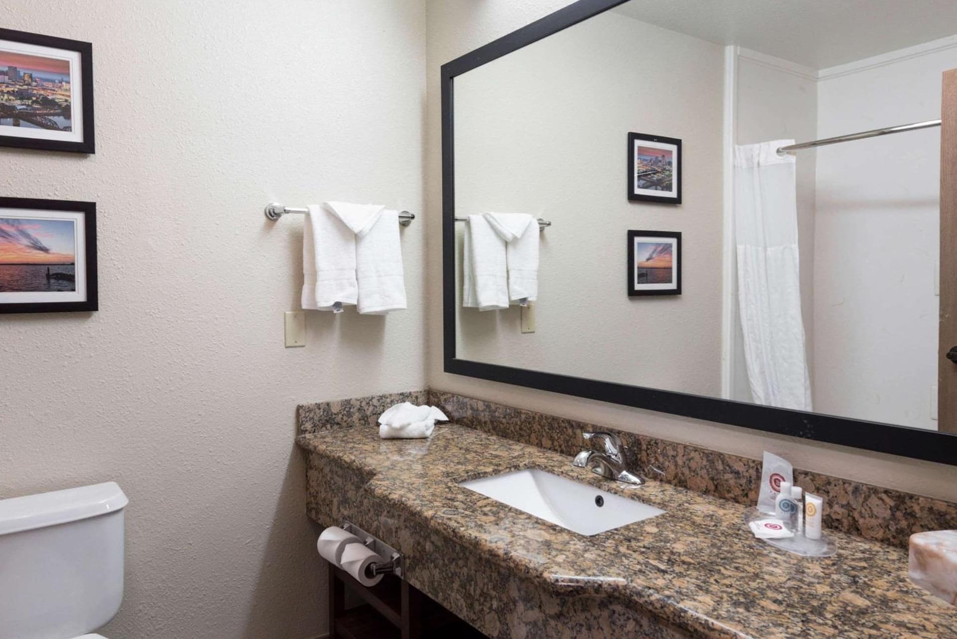 Comfort Suites Monroe gallery photo in Monroe, LA — image 66
