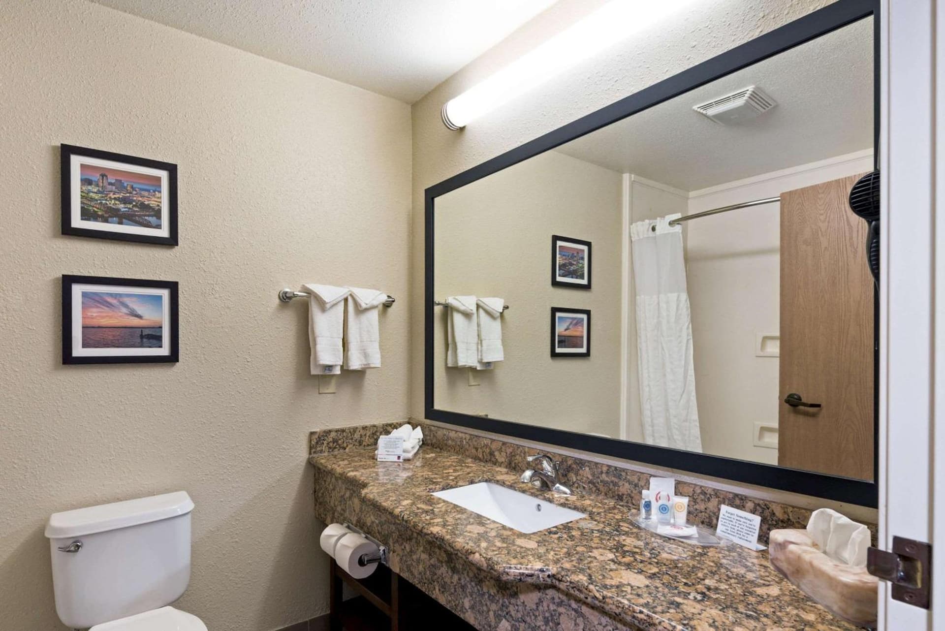 Comfort Suites Monroe gallery photo in Monroe, LA — image 15