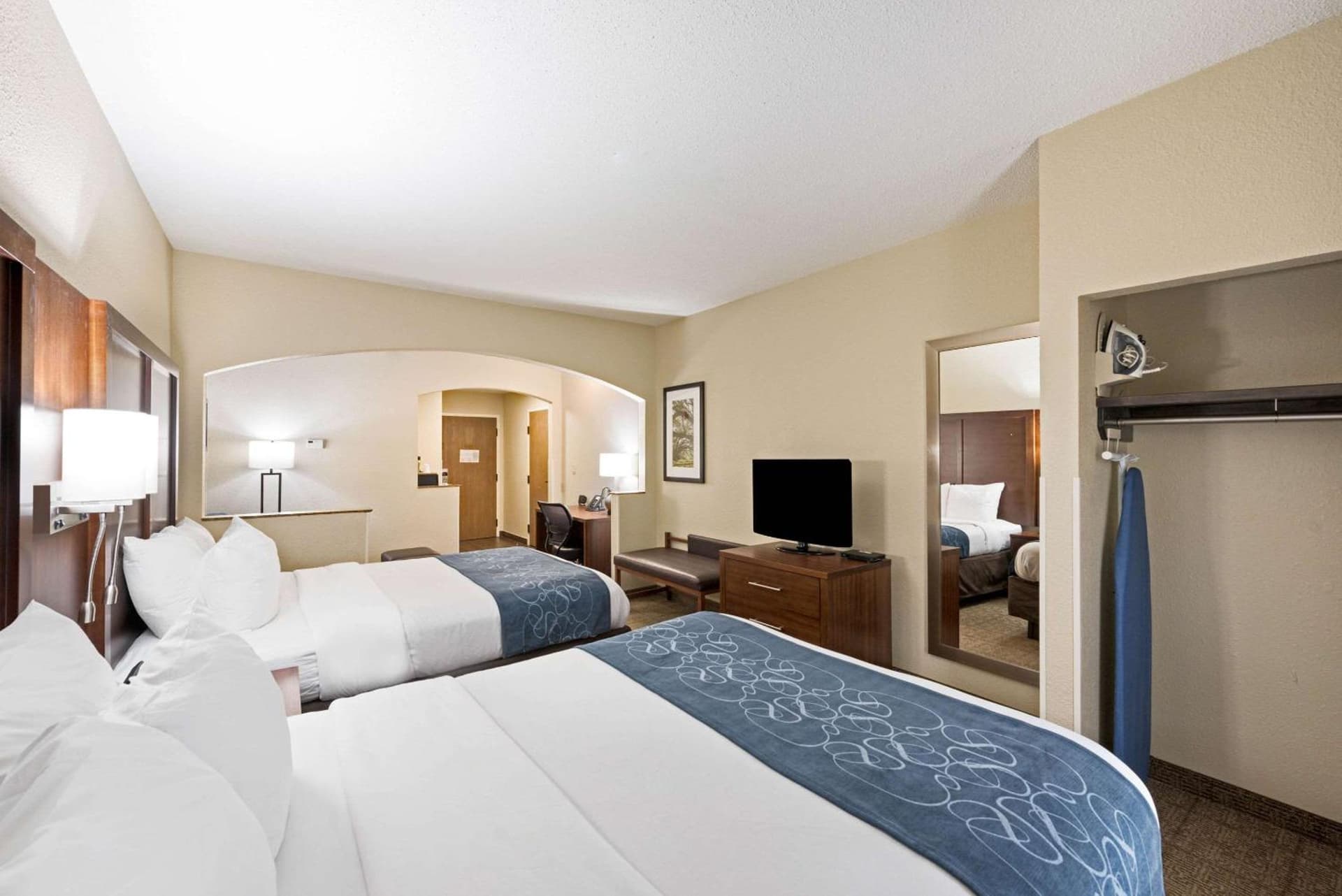 Comfort Suites Monroe gallery photo in Monroe, LA — image 65