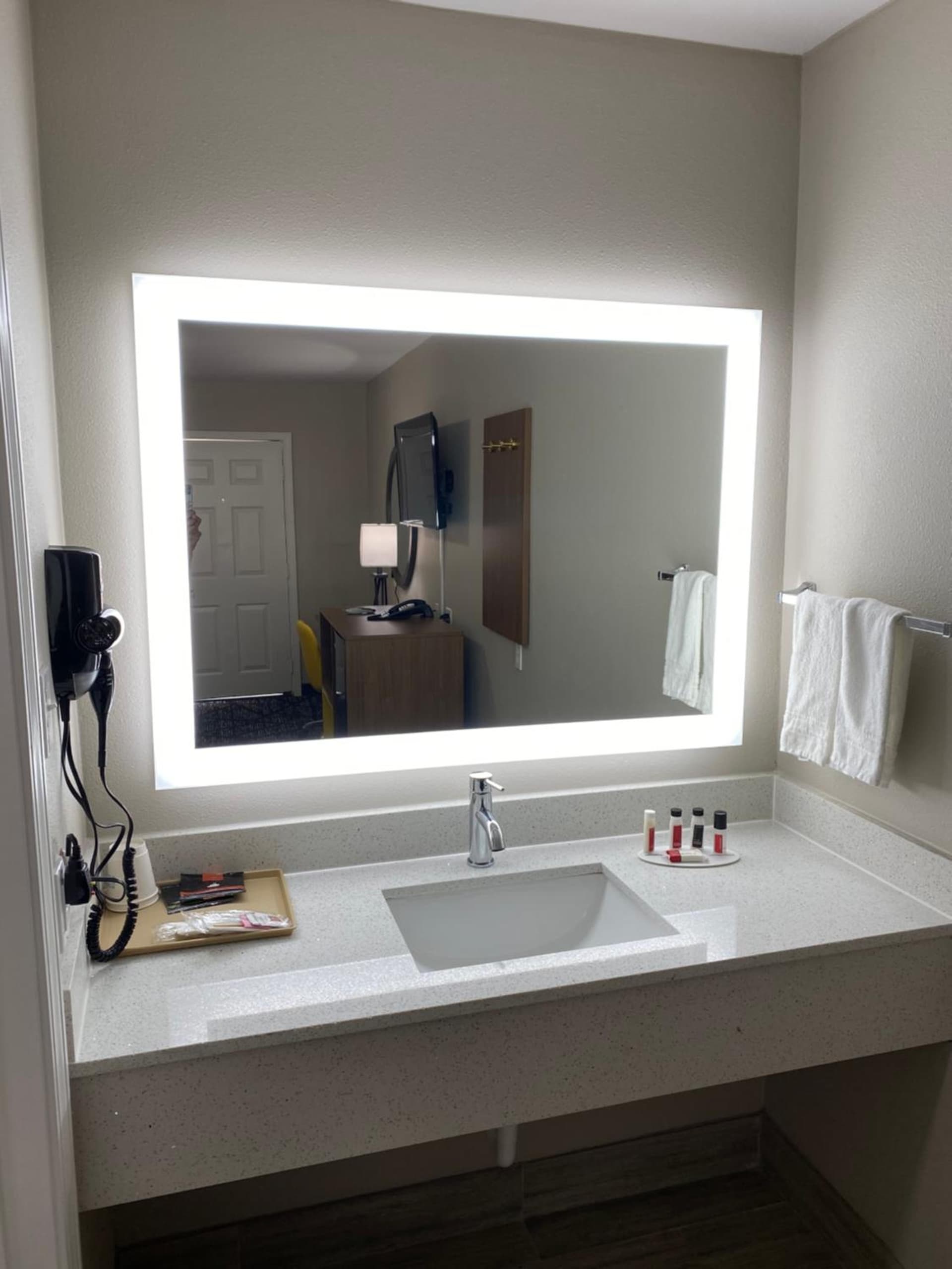Days Inn by Wyndham Lake Charles property views in Lake Charles, LA — gallery photo 3