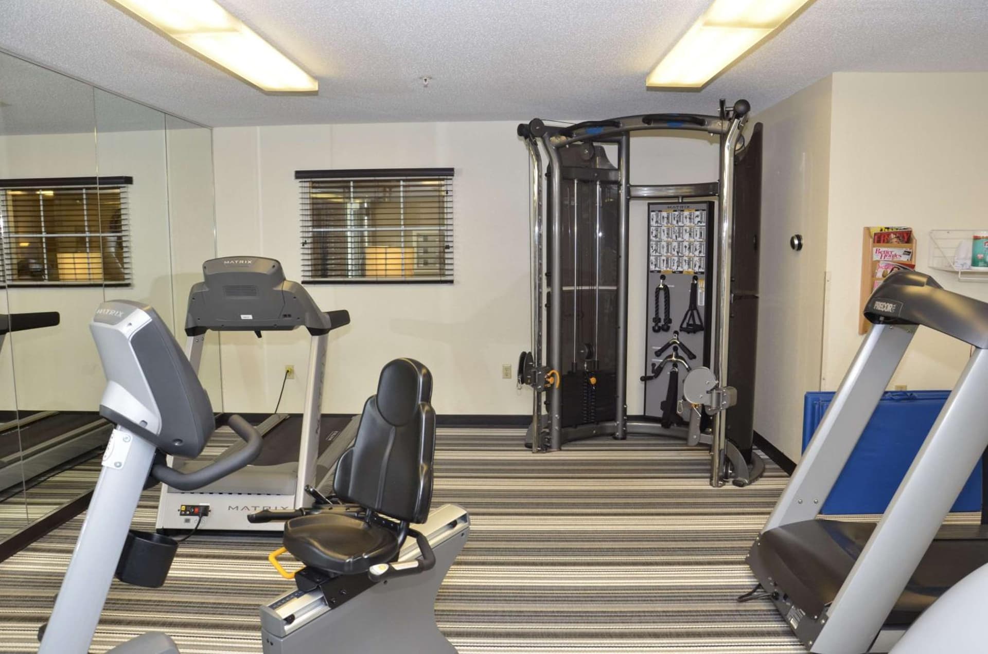 Sonesta Simply Suites Detroit Warren interior in Warren, MI — gallery photo 2