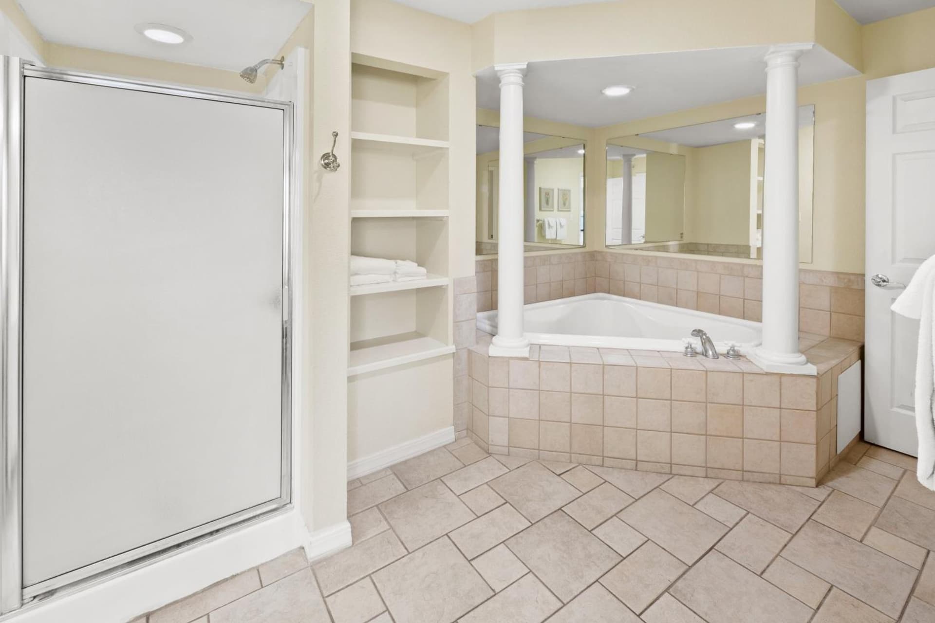 Holiday Inn Club Vacations Hill Country Resort at Canyon Lake gallery photo in Canyon Lake, TX — image 57