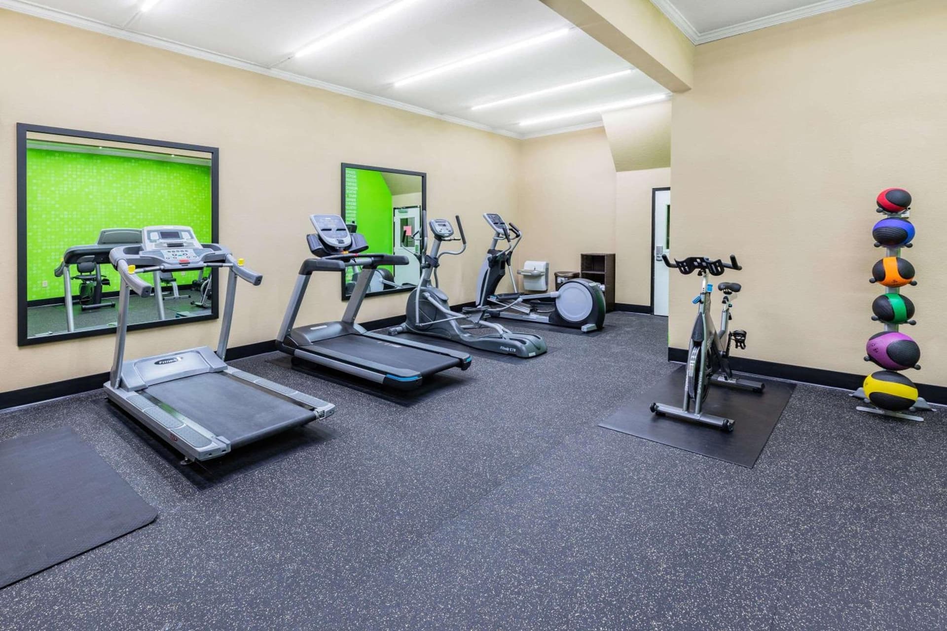 La Quinta by Wyndham Garland Harbor Point gallery photo in Garland, TX — image 49