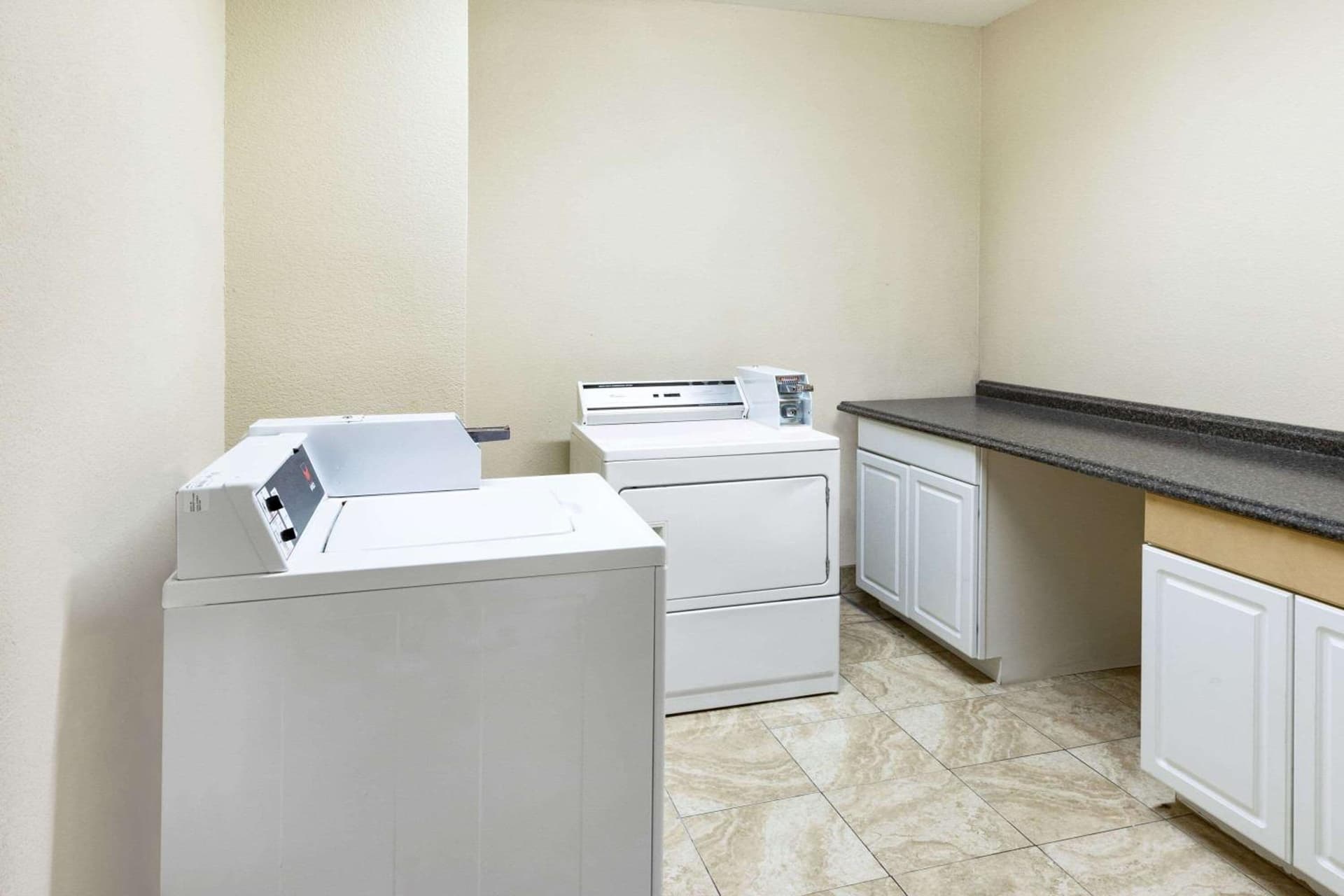 La Quinta by Wyndham Garland Harbor Point gallery photo in Garland, TX — image 62