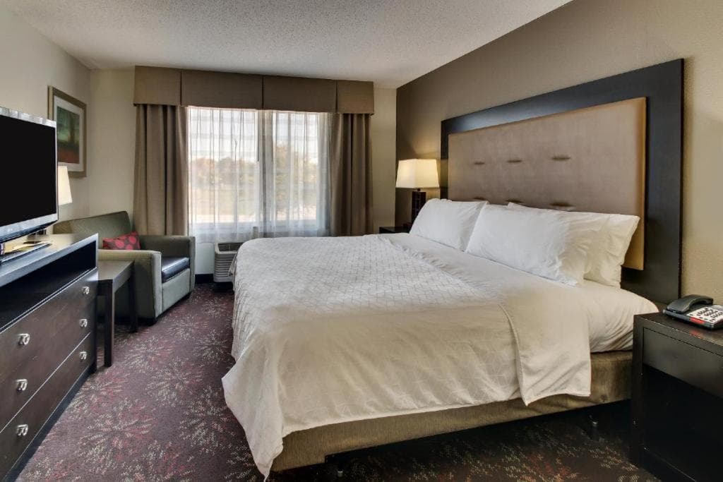 Holiday Inn Express Hotel & Suites Lancaster-Lititz by IHG interior in Lititz, PA — gallery photo 2