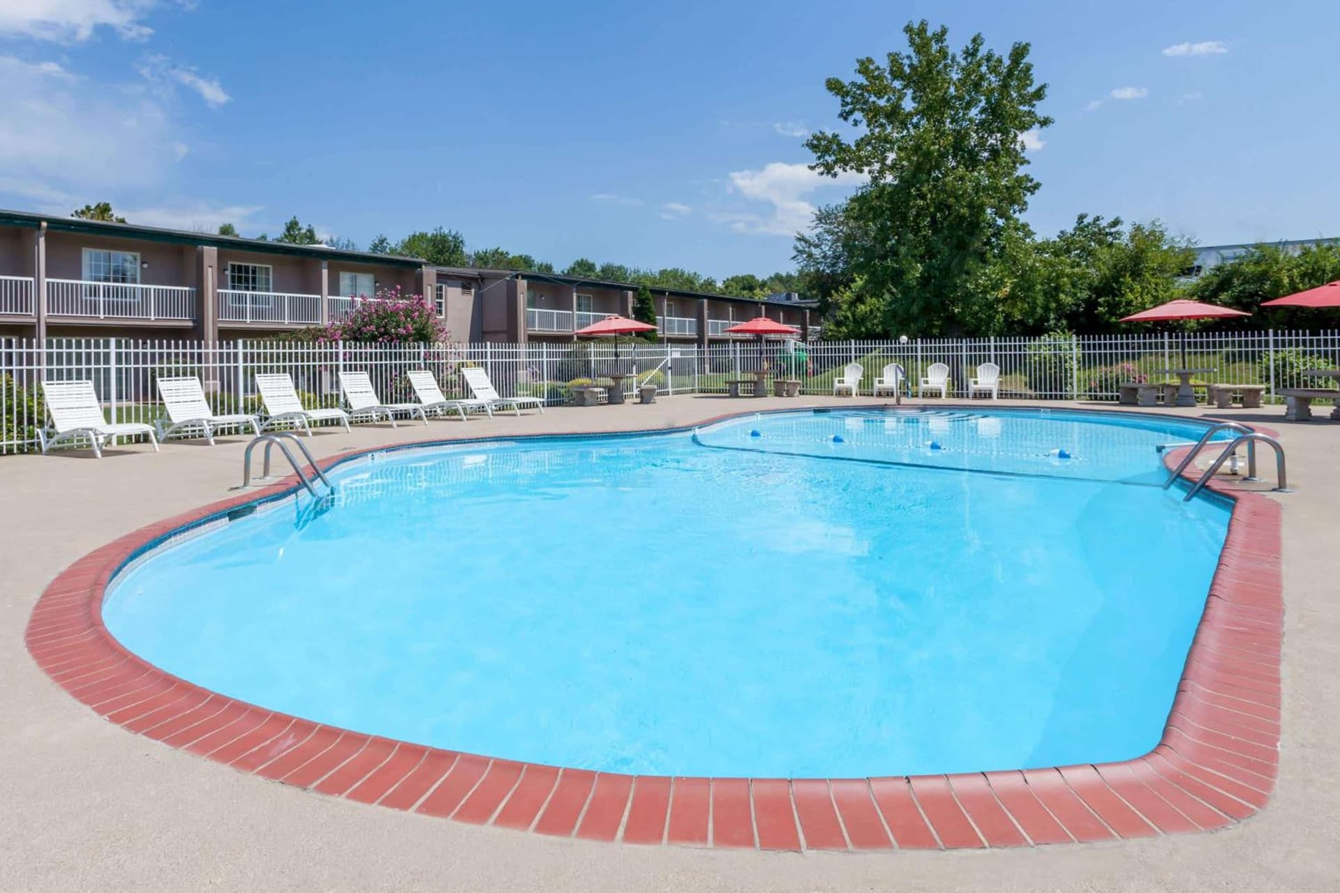 Days Inn & Suites by Wyndham Lexington property views in Lexington, KY — gallery photo 3