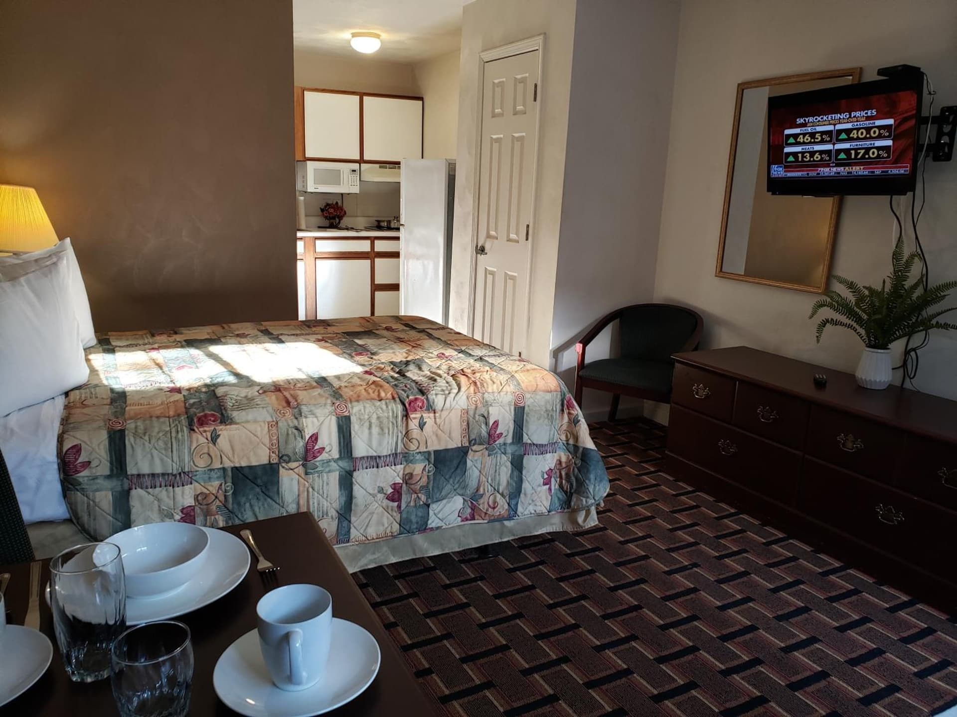 Affordable Suites Burlington gallery photo in Burlington, NC — image 7