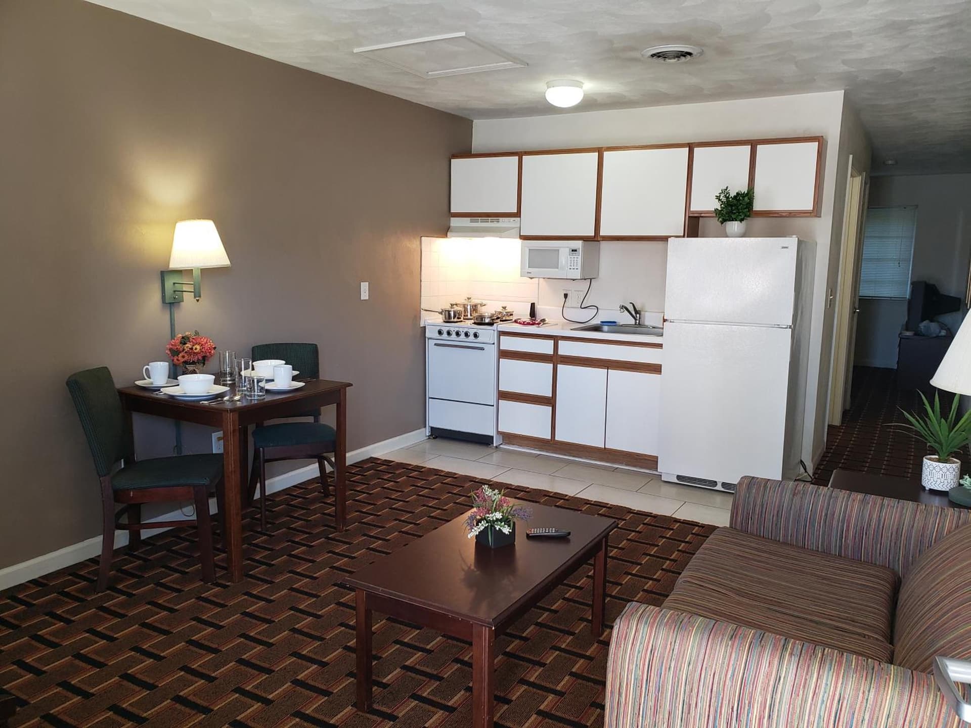 Affordable Suites Burlington gallery photo in Burlington, NC — image 10