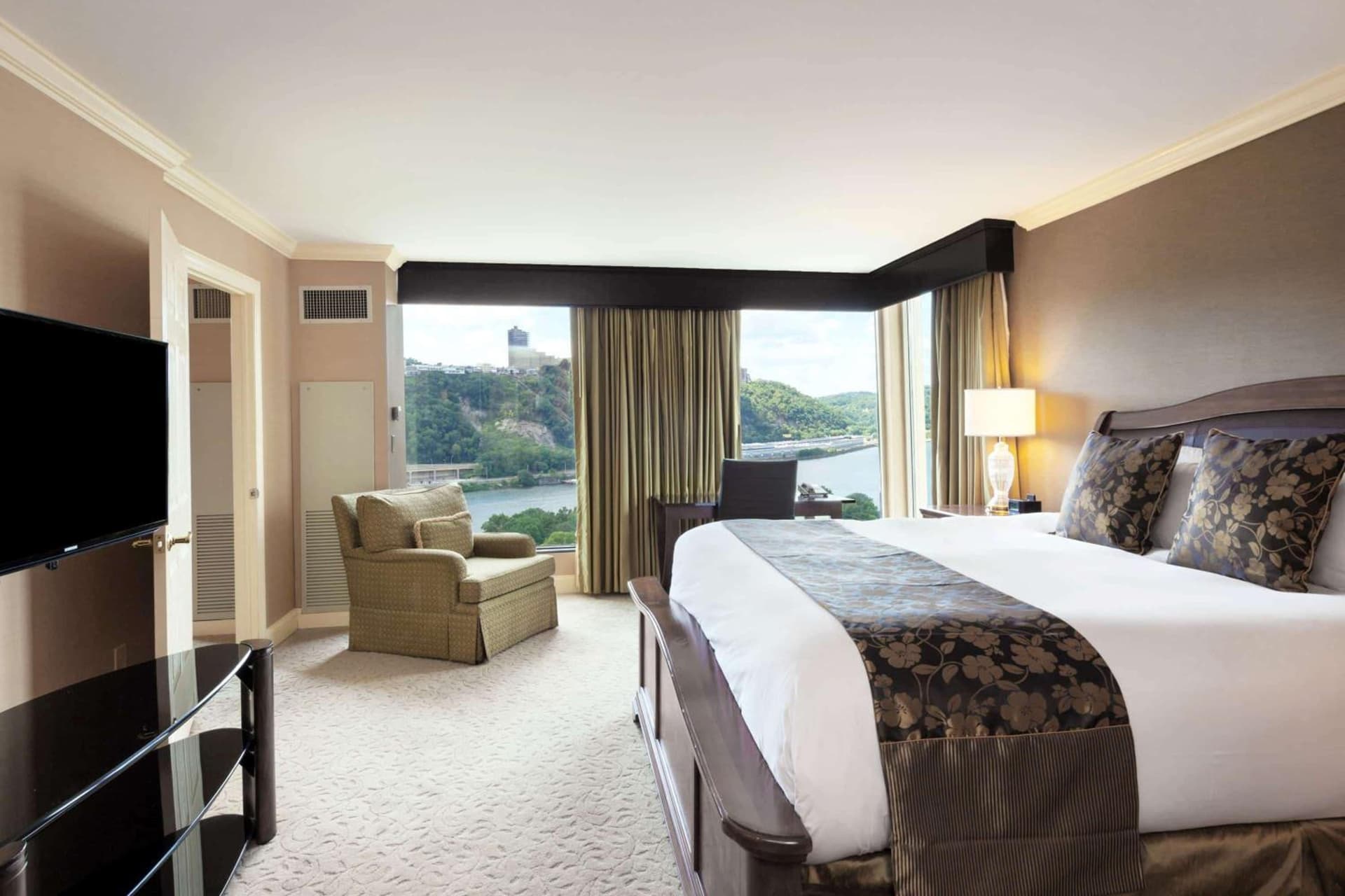 Wyndham Grand Pittsburgh gallery photo in Pittsburgh, PA — image 71