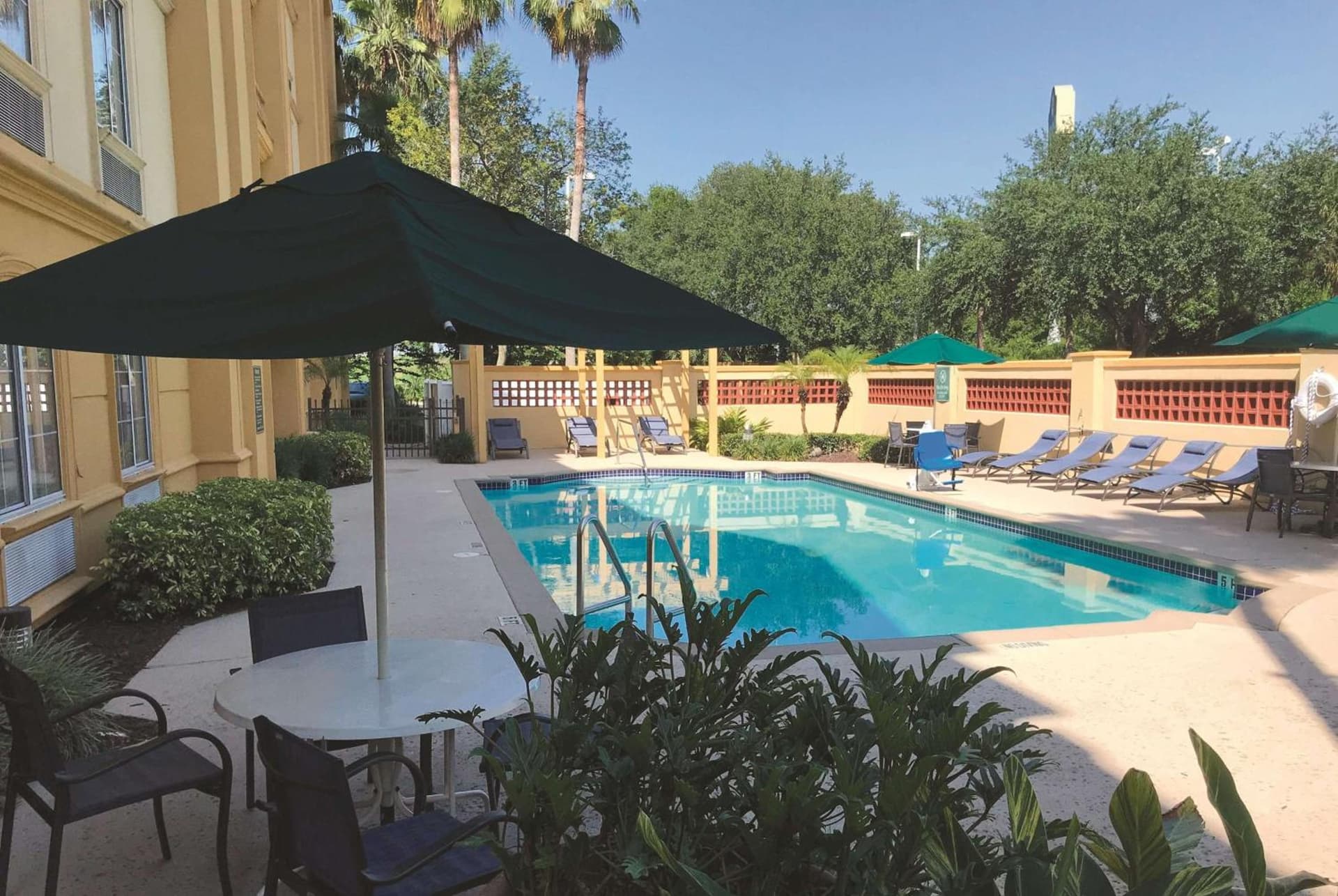 La Quinta by Wyndham Tampa Brandon Regency Park interior in Brandon, FL — gallery photo 2