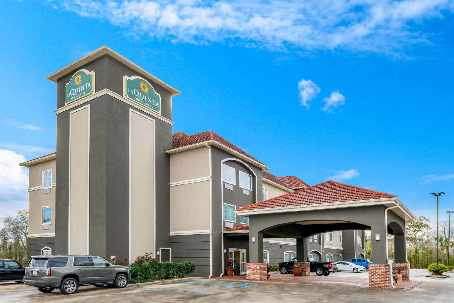 La Quinta Inn & Suites by Wyndham Broussard - Lafayette Area featured exterior or lobby in Broussard, LA — similar hotel