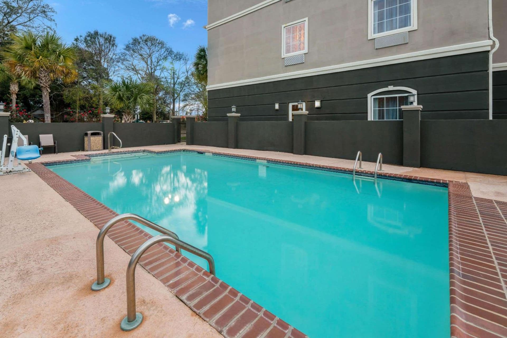 La Quinta Inn & Suites by Wyndham Broussard - Lafayette Area gallery photo in Broussard, LA — image 7