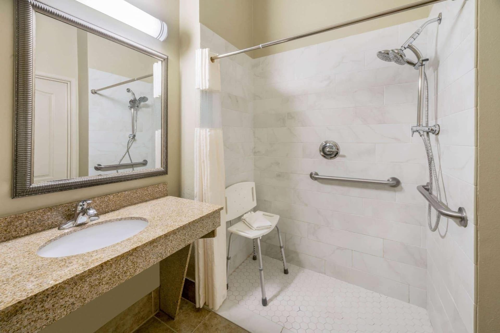 La Quinta Inn & Suites by Wyndham Broussard - Lafayette Area gallery photo in Broussard, LA — image 13