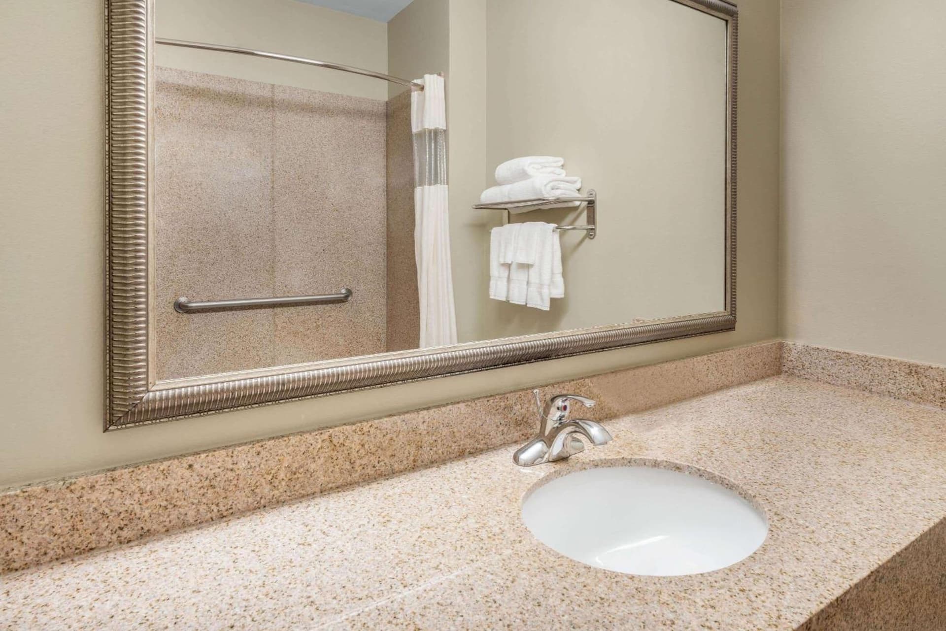 La Quinta Inn & Suites by Wyndham Broussard - Lafayette Area gallery photo in Broussard, LA — image 31