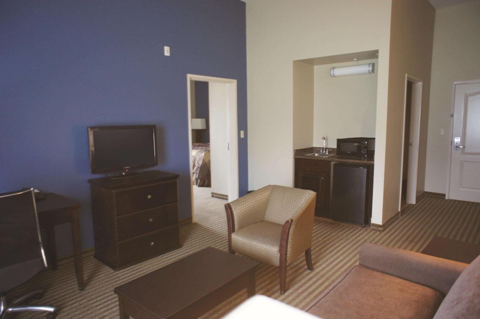La Quinta Inn & Suites by Wyndham Broussard - Lafayette Area property views in Broussard, LA — gallery photo 3