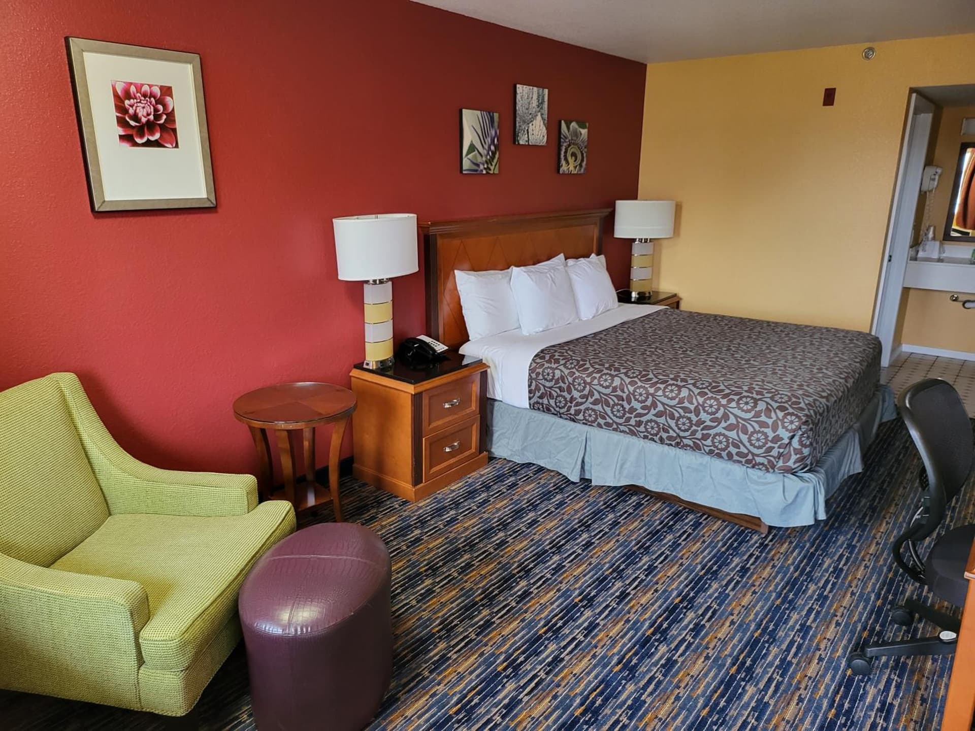 Olympic Inn & Suites Port Angeles property views in Port Angeles, WA — gallery photo 3