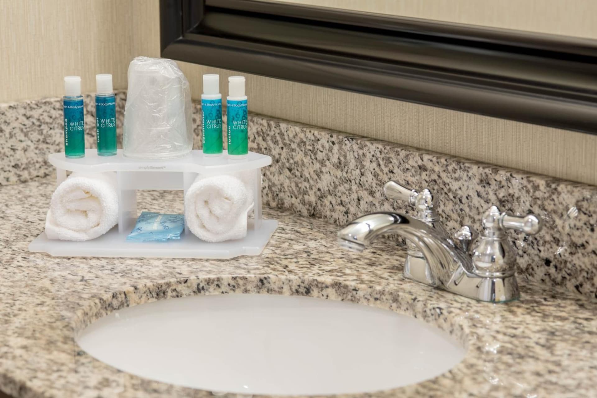 Holiday Inn Express - Neptune by IHG interior in Neptune City, NJ — gallery photo 2