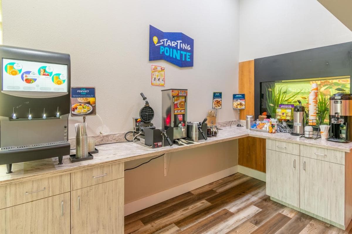 Clarion Pointe Galveston Seawall gallery photo in Galveston, TX — image 57