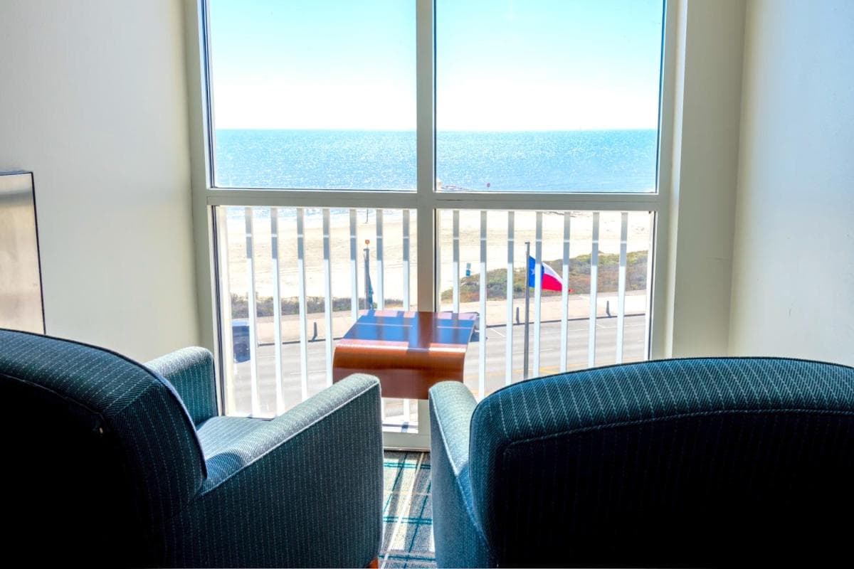 Clarion Pointe Galveston Seawall gallery photo in Galveston, TX — image 58