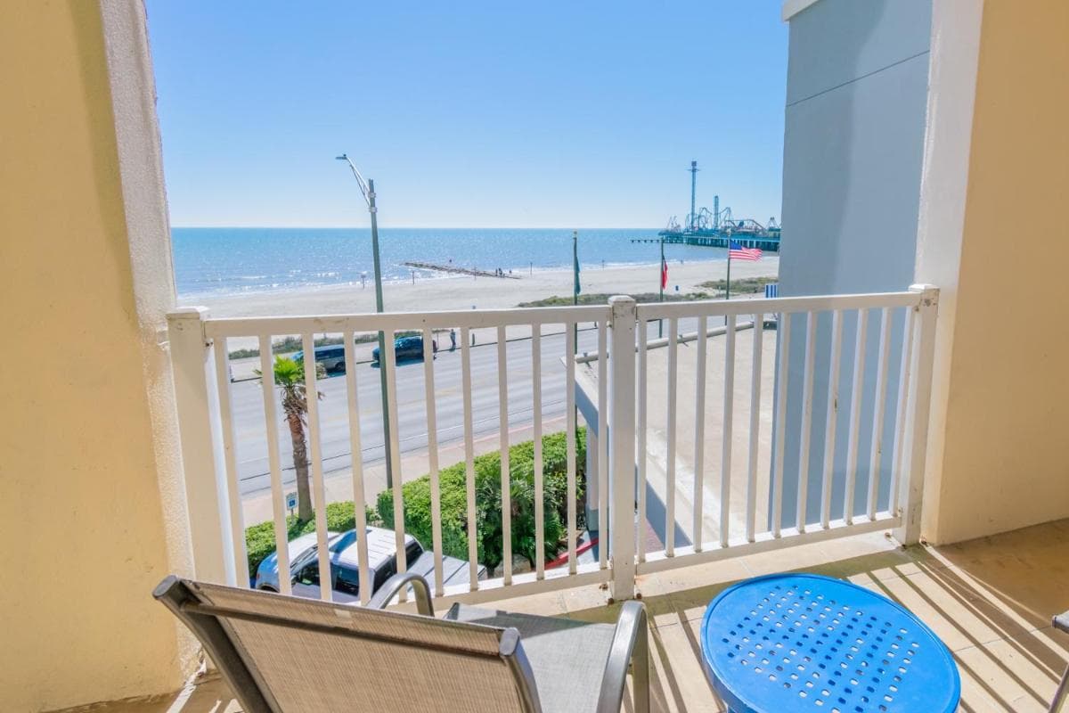 Clarion Pointe Galveston Seawall gallery photo in Galveston, TX — image 63