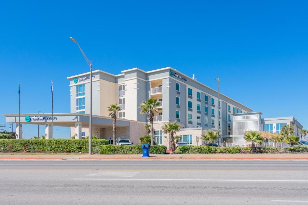 Clarion Pointe Galveston Seawall gallery photo in Galveston, TX — image 6