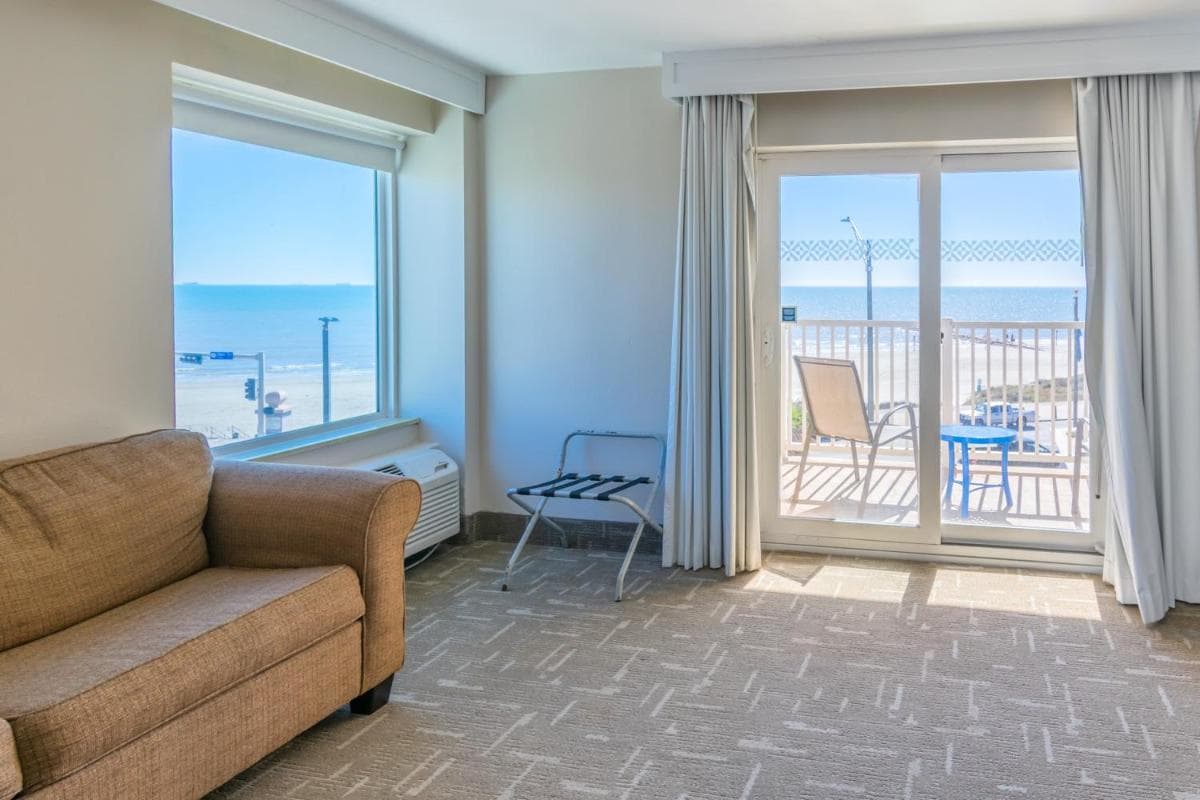 Clarion Pointe Galveston Seawall gallery photo in Galveston, TX — image 41