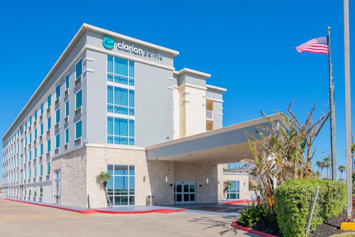 Clarion Pointe Galveston Seawall gallery photo in Galveston, TX — image 4
