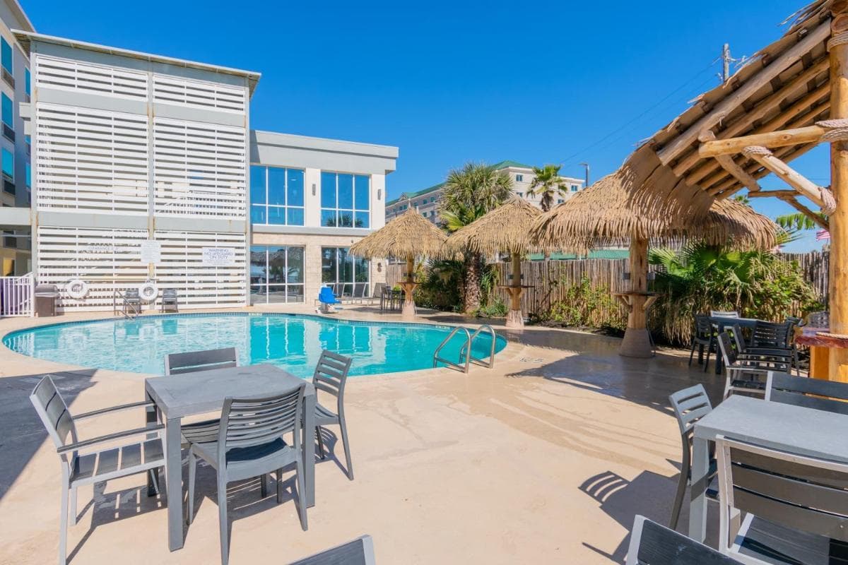 Clarion Pointe Galveston Seawall gallery photo in Galveston, TX — image 61