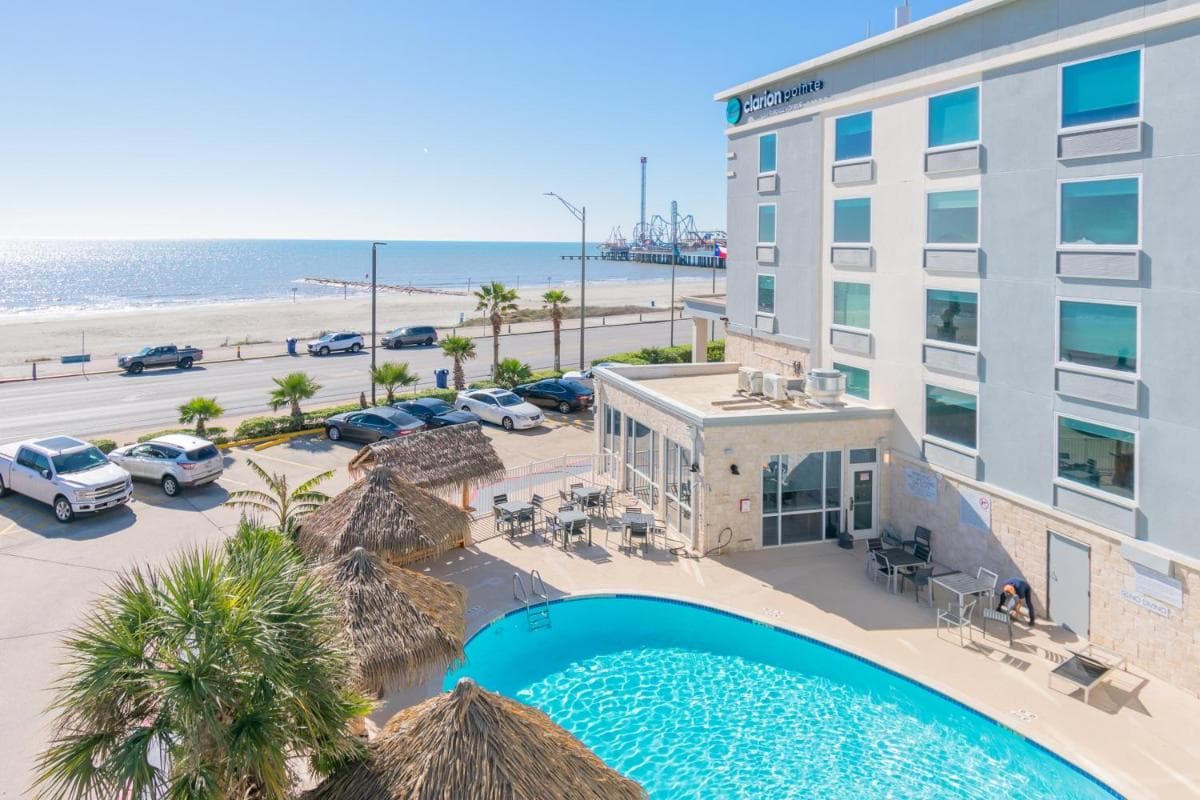 Clarion Pointe Galveston Seawall interior in Galveston, TX — gallery photo 2