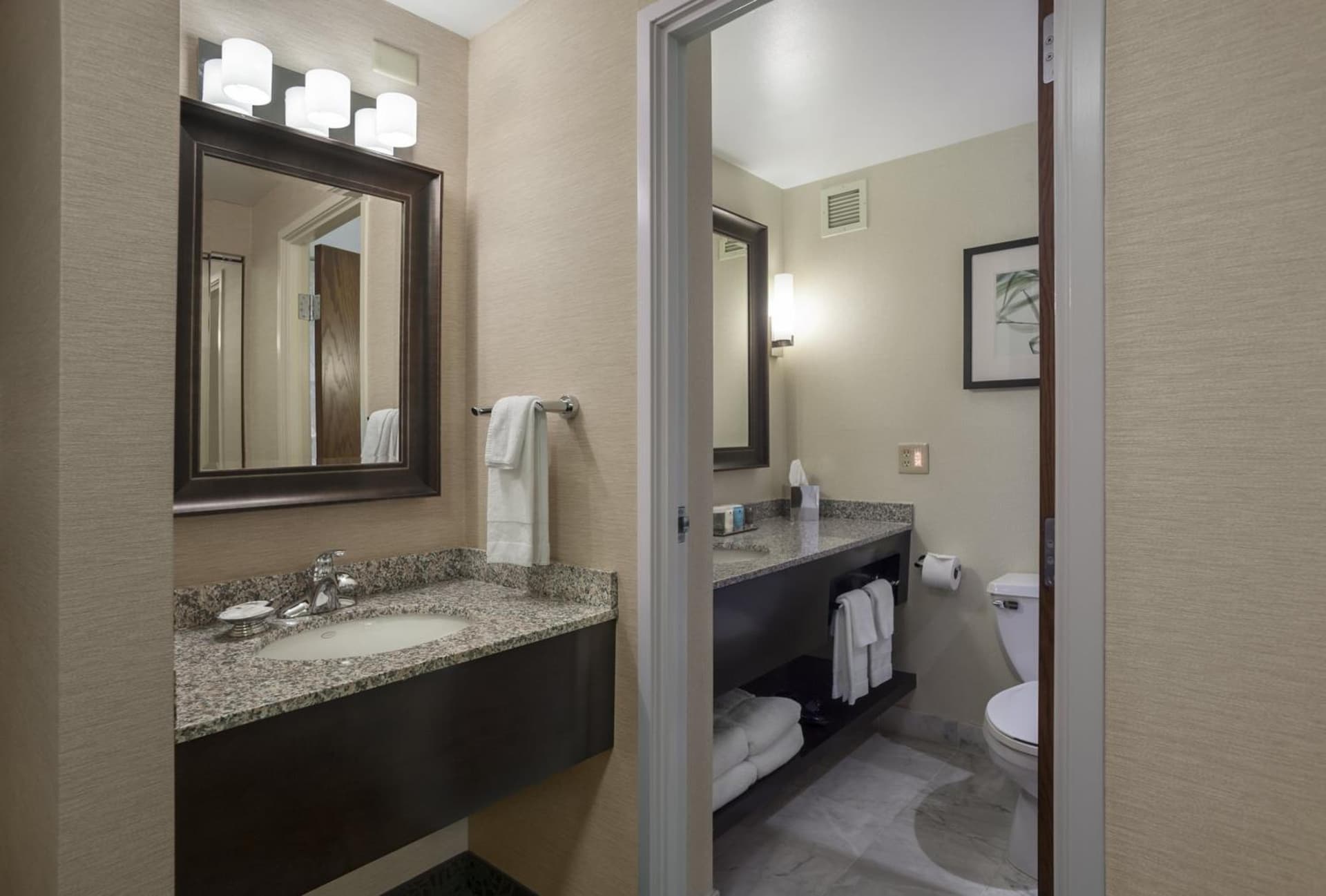 Crowne Plaza Lansing by IHG gallery photo in Lansing, MI — image 9