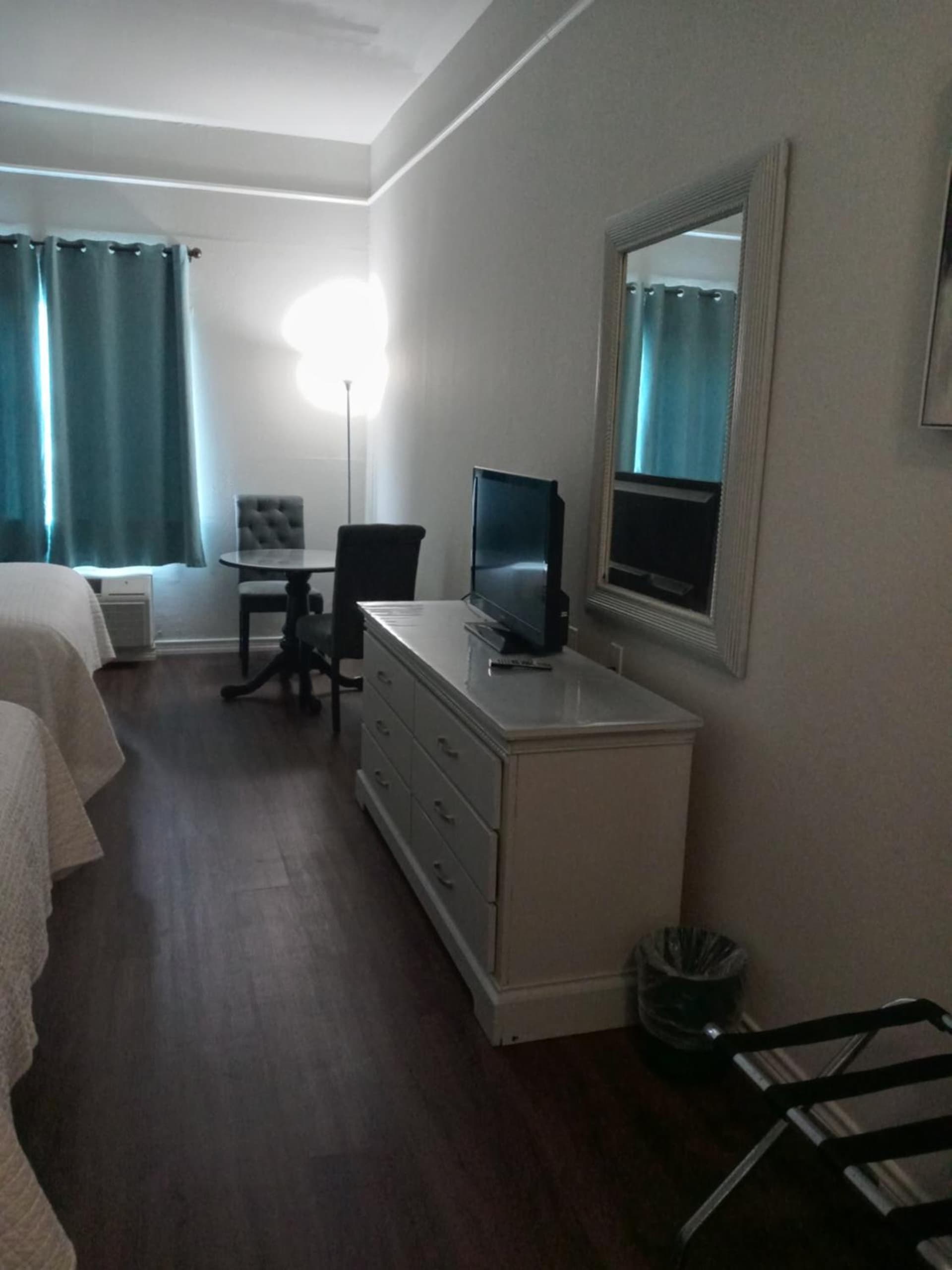 Deluxe Inn & Suites gallery photo in Brownsville, TX — image 18