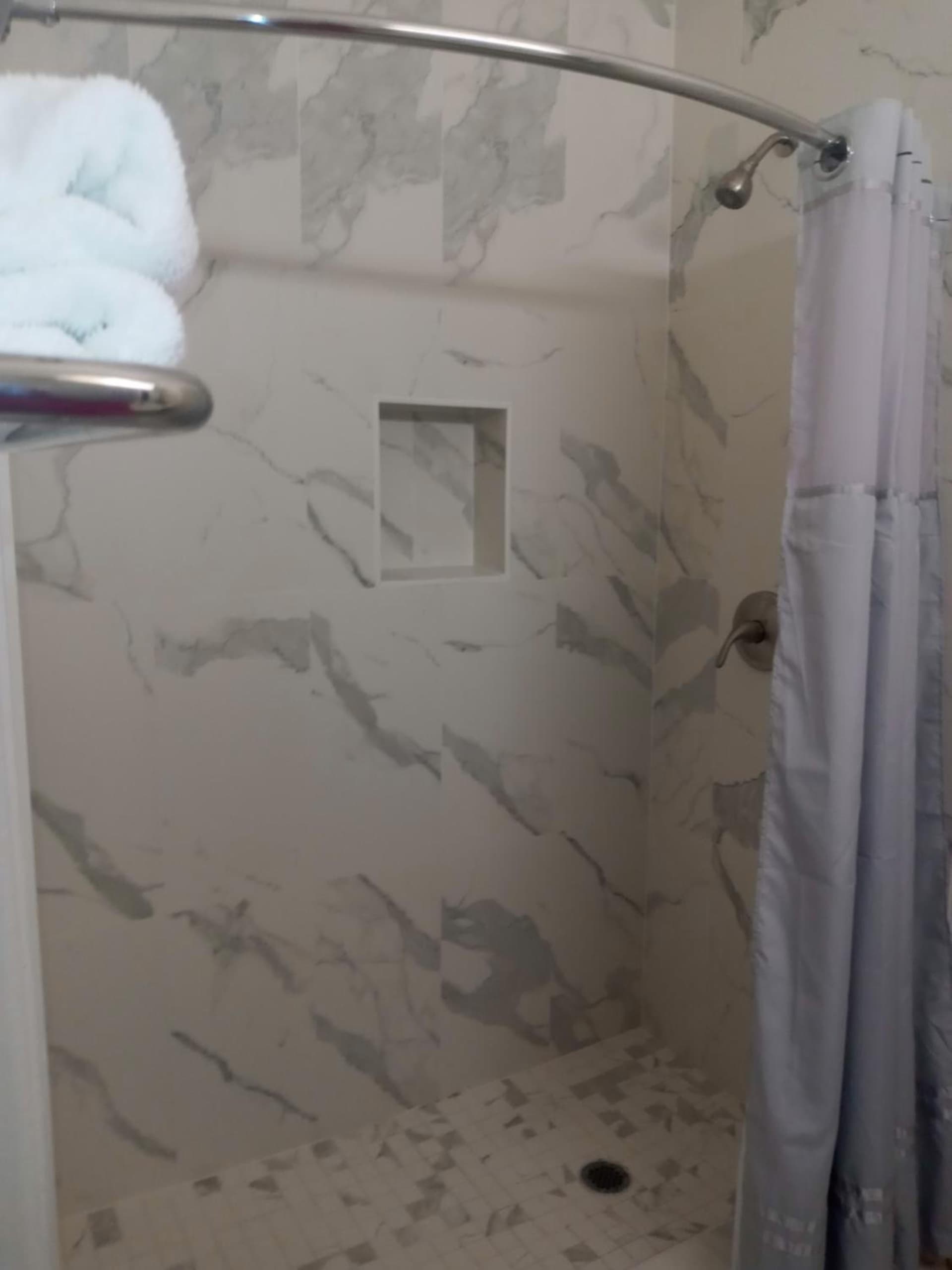Deluxe Inn & Suites gallery photo in Brownsville, TX — image 5