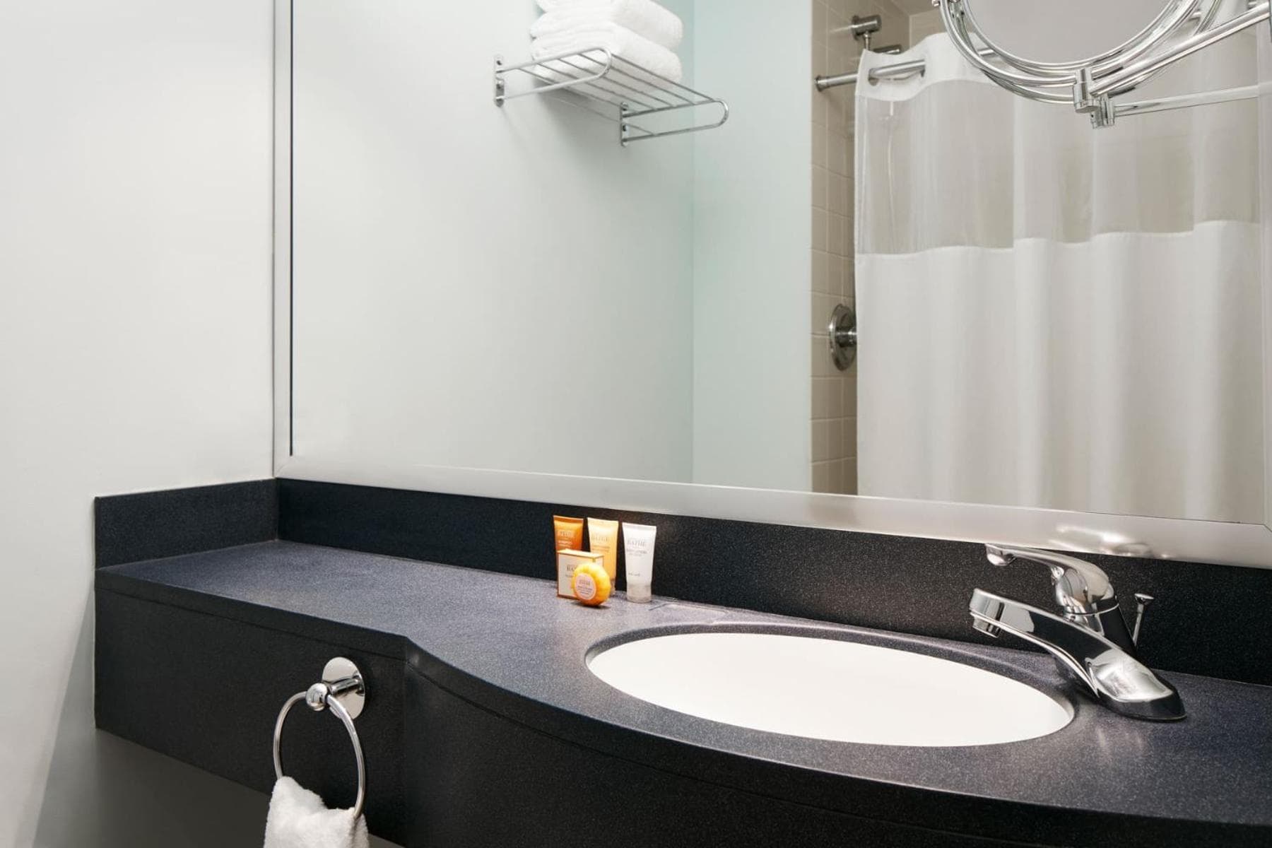 Club Quarters Hotel Wacker at Michigan, Chicago gallery photo in Chicago, IL — image 32