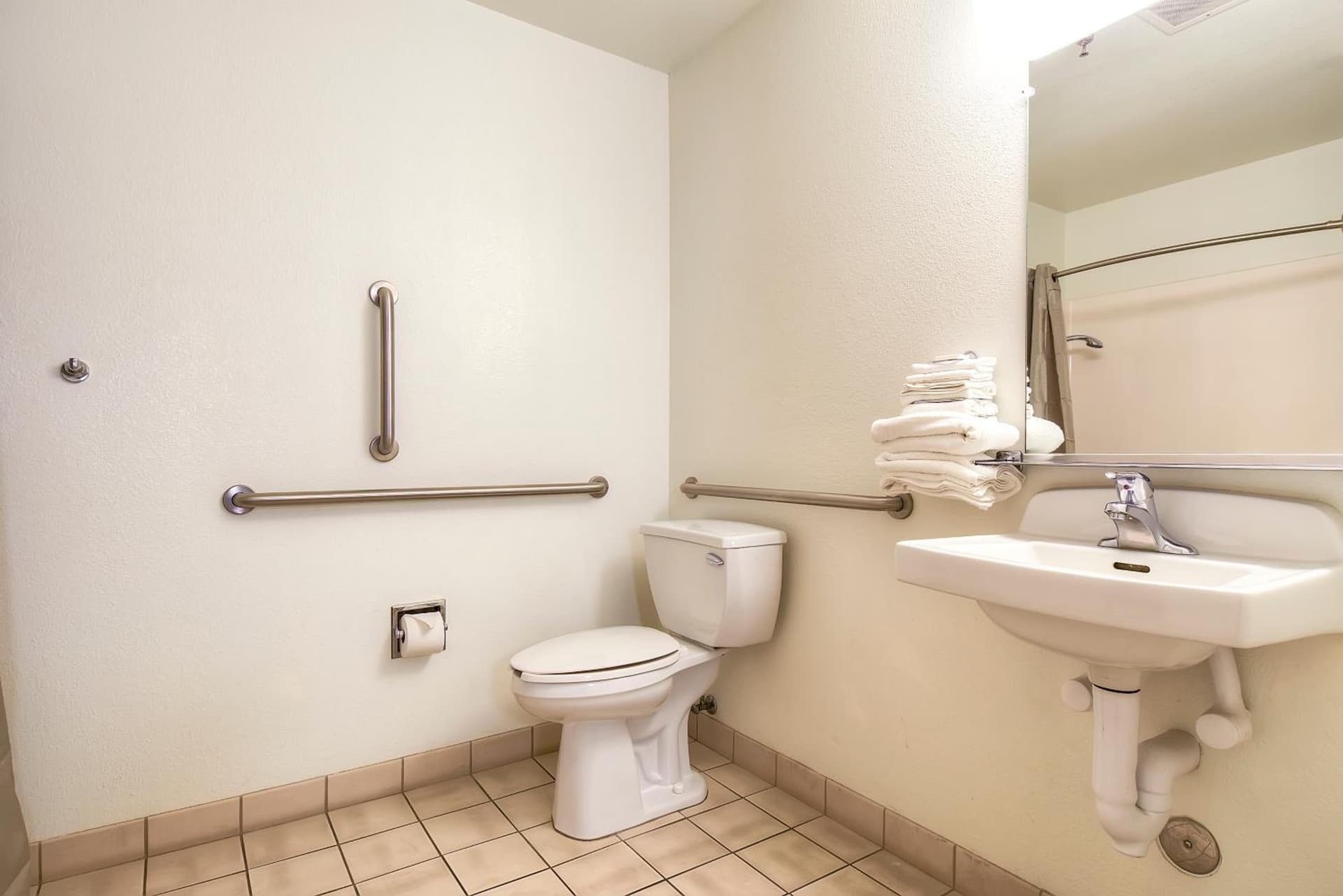 Motel 6-Anaheim, CA - Maingate gallery photo in Anaheim, CA — image 9