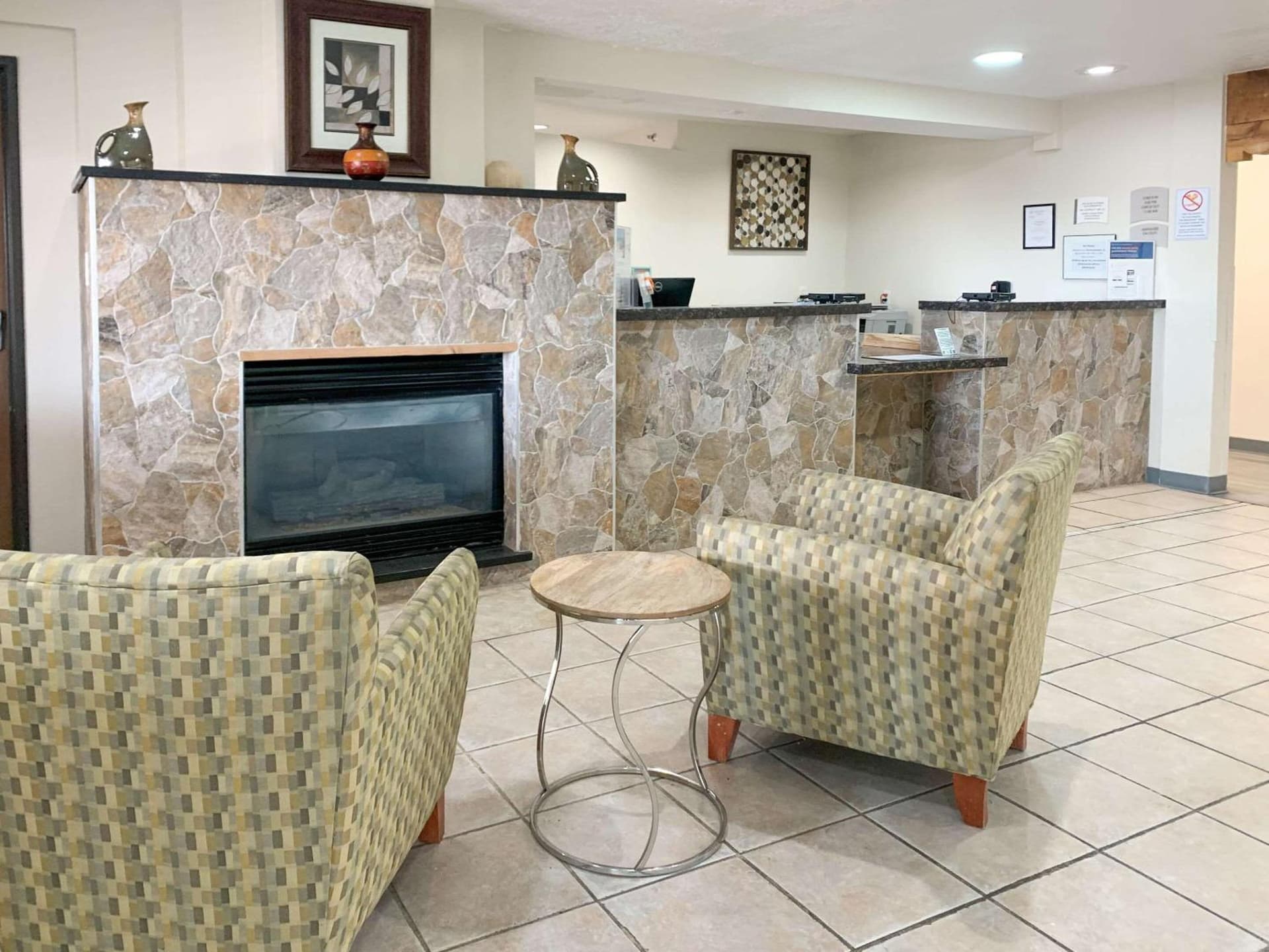 SureStay by Best Western Albuquerque East I-40 interior in Albuquerque, NM — gallery photo 2