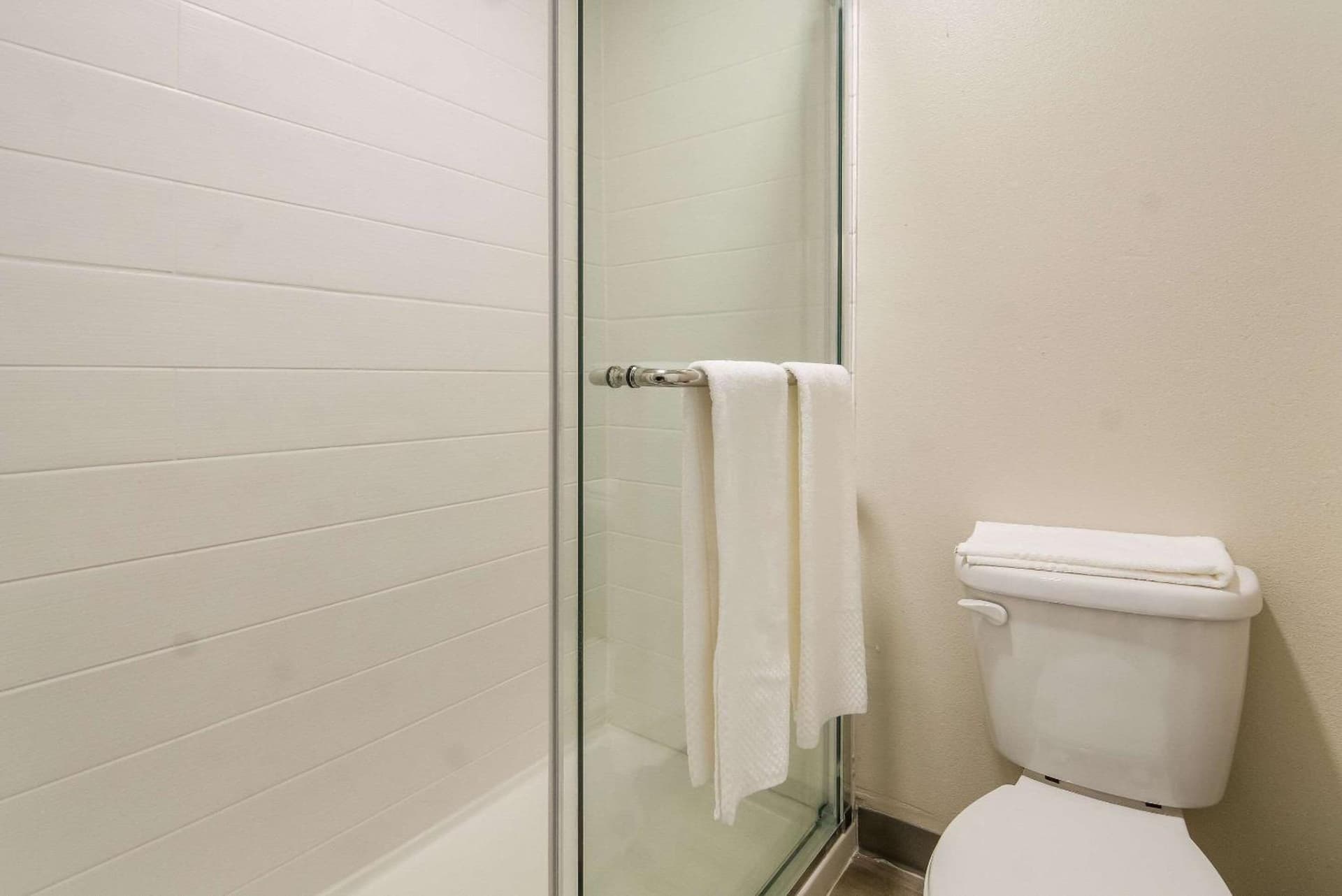 Quality Inn & Suites Dallas-Cityplace interior in Dallas, TX — gallery photo 2