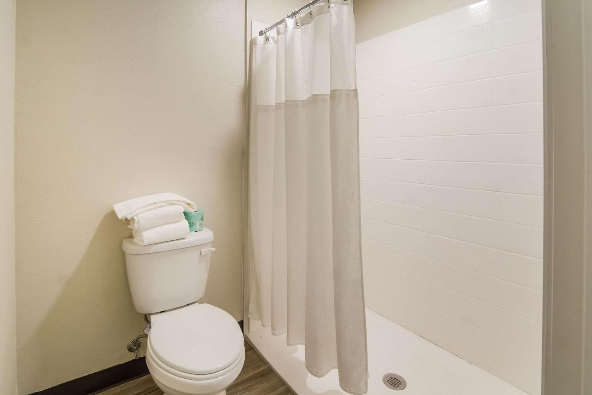 Quality Inn & Suites Dallas-Cityplace property views in Dallas, TX — gallery photo 3