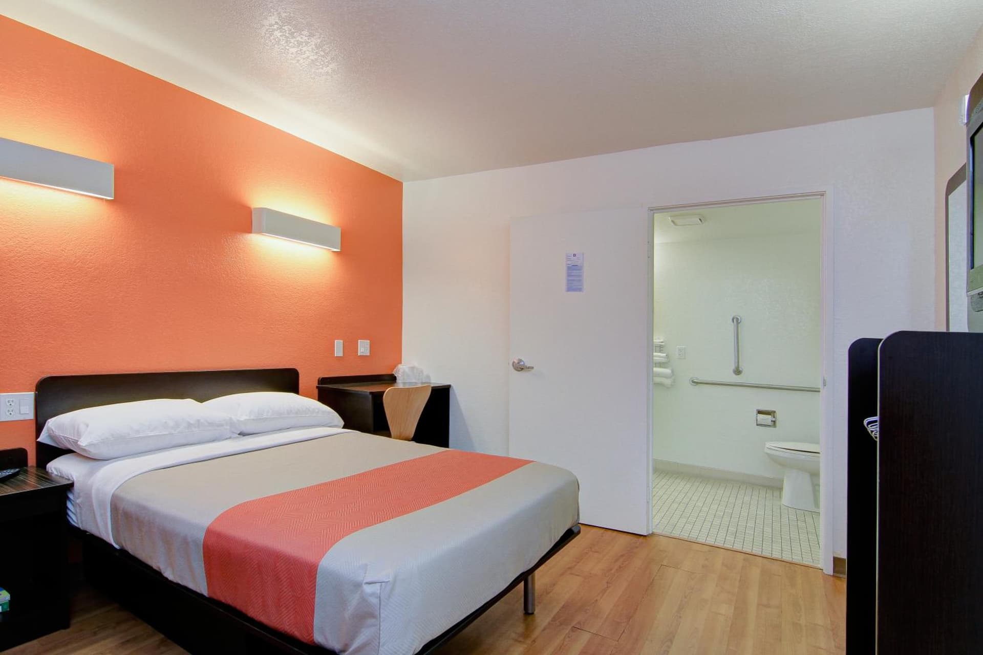 Motel 6 Old town Scottsdale Fashion Square gallery photo in Scottsdale, AZ — image 24