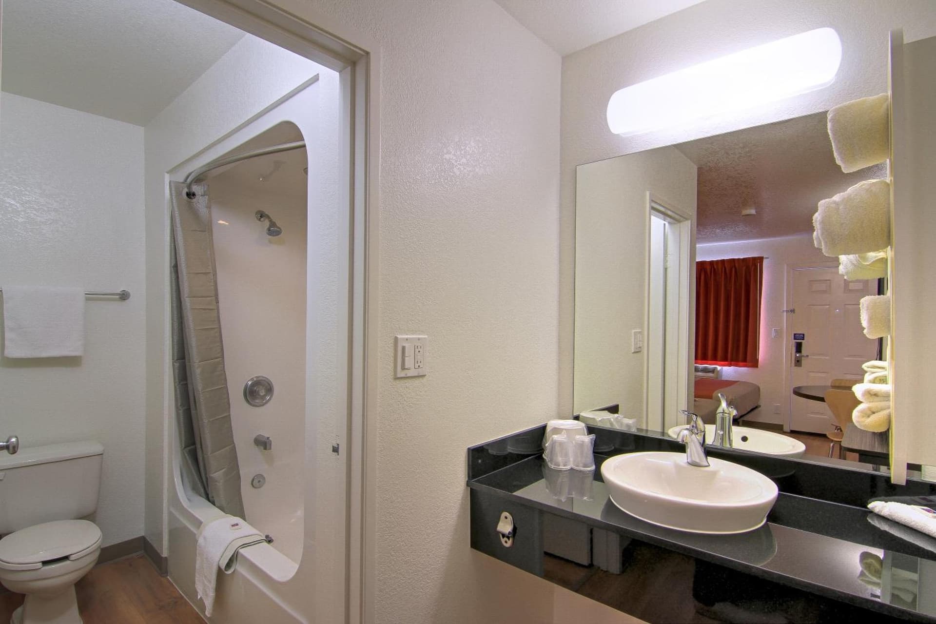 Motel 6 Old town Scottsdale Fashion Square gallery photo in Scottsdale, AZ — image 14