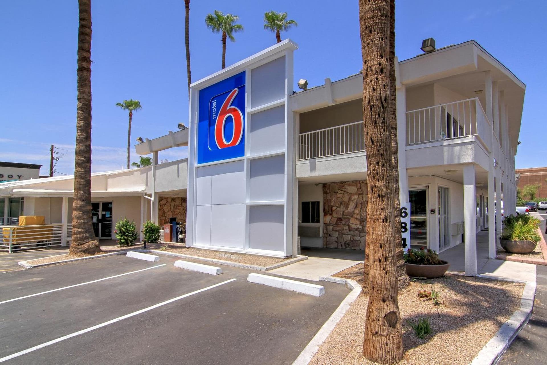 Motel 6 Old town Scottsdale Fashion Square property views in Scottsdale, AZ — gallery photo 3