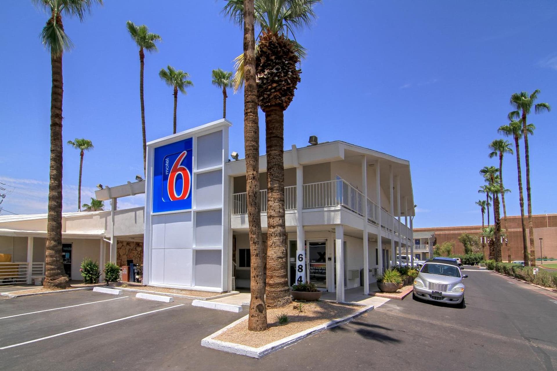 Motel 6 Old town Scottsdale Fashion Square interior in Scottsdale, AZ — gallery photo 2