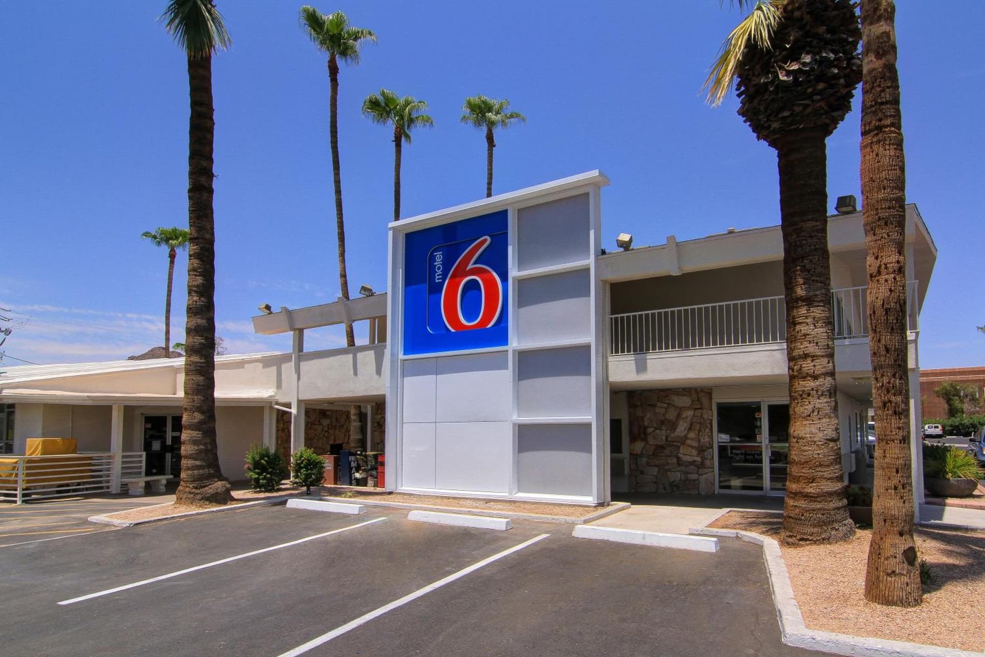 Motel 6 Old town Scottsdale Fashion Square gallery photo in Scottsdale, AZ — image 10